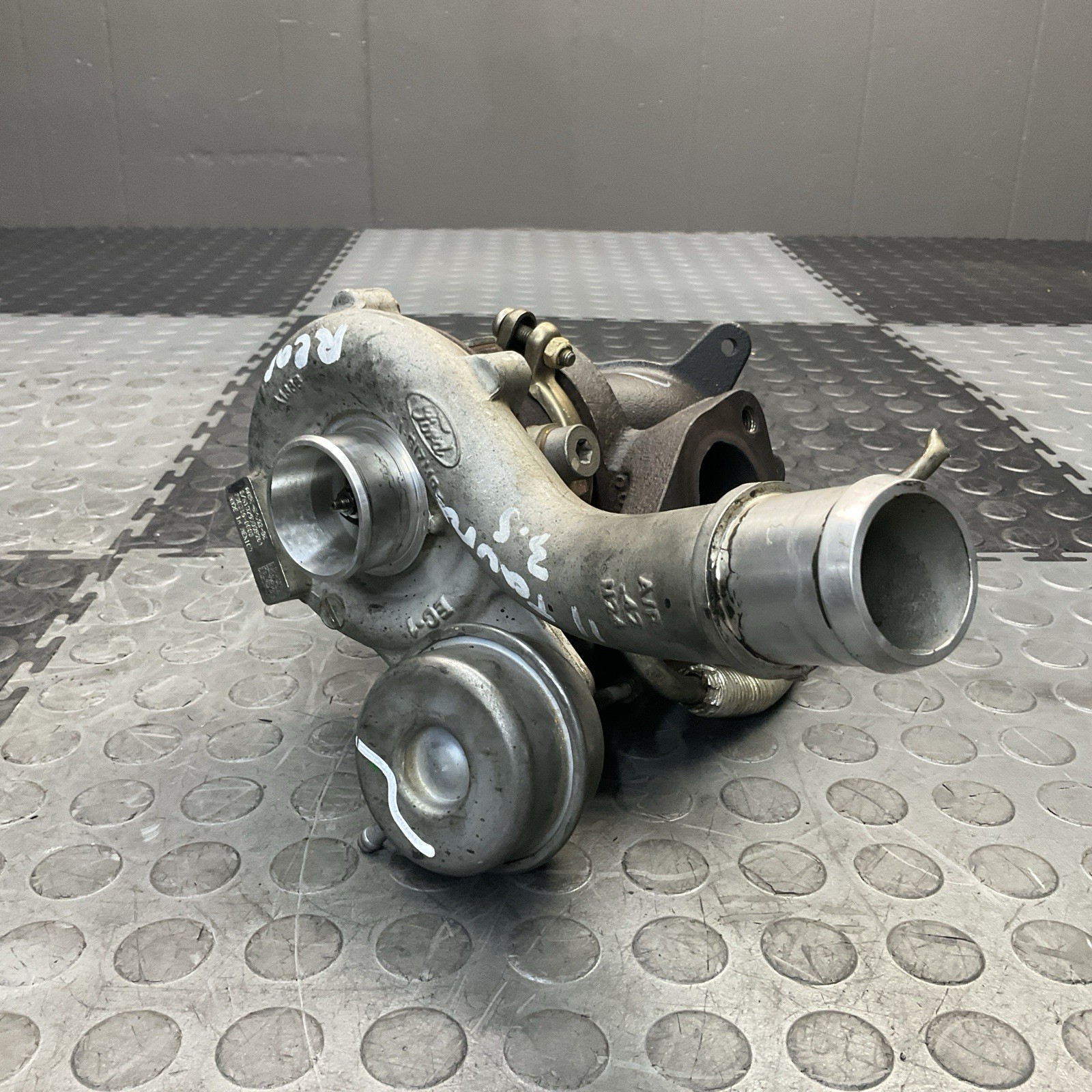 2010-2015 Ford Taurus 3.5 Liter Rear Turbocharger Mount Assembly OEM 2010-2015 Ford Taurus 3.5 Liter Rear Turbocharger Mount Assembly OEM
