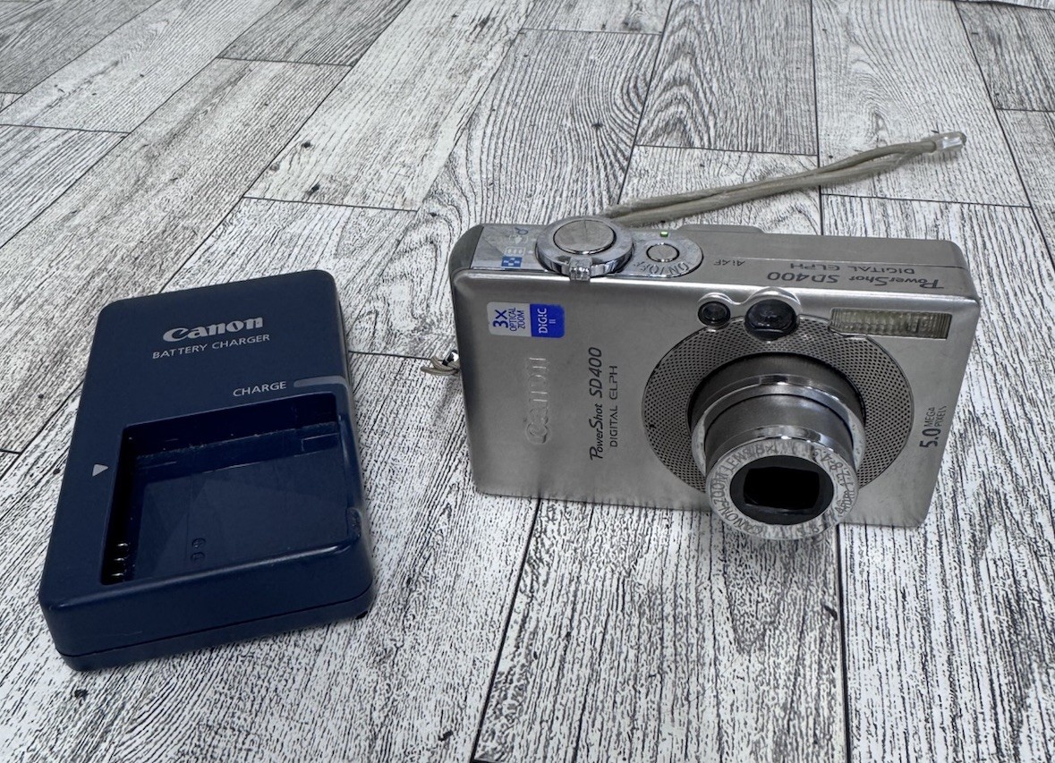 Canon PowerShot SD400 Digital ELPH 5MP Camera  Battery & Charger Tested BN19