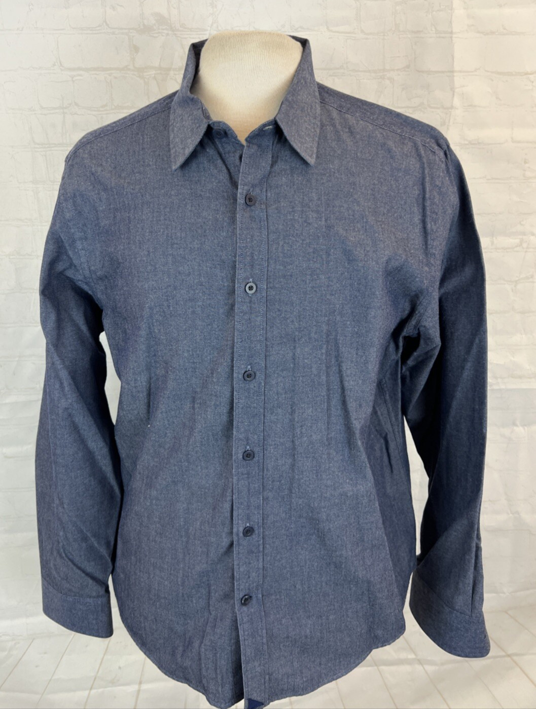 UNTUCKit Men\'s Dark Blue Chambray Cotton Shirt Large L Untucked Casual