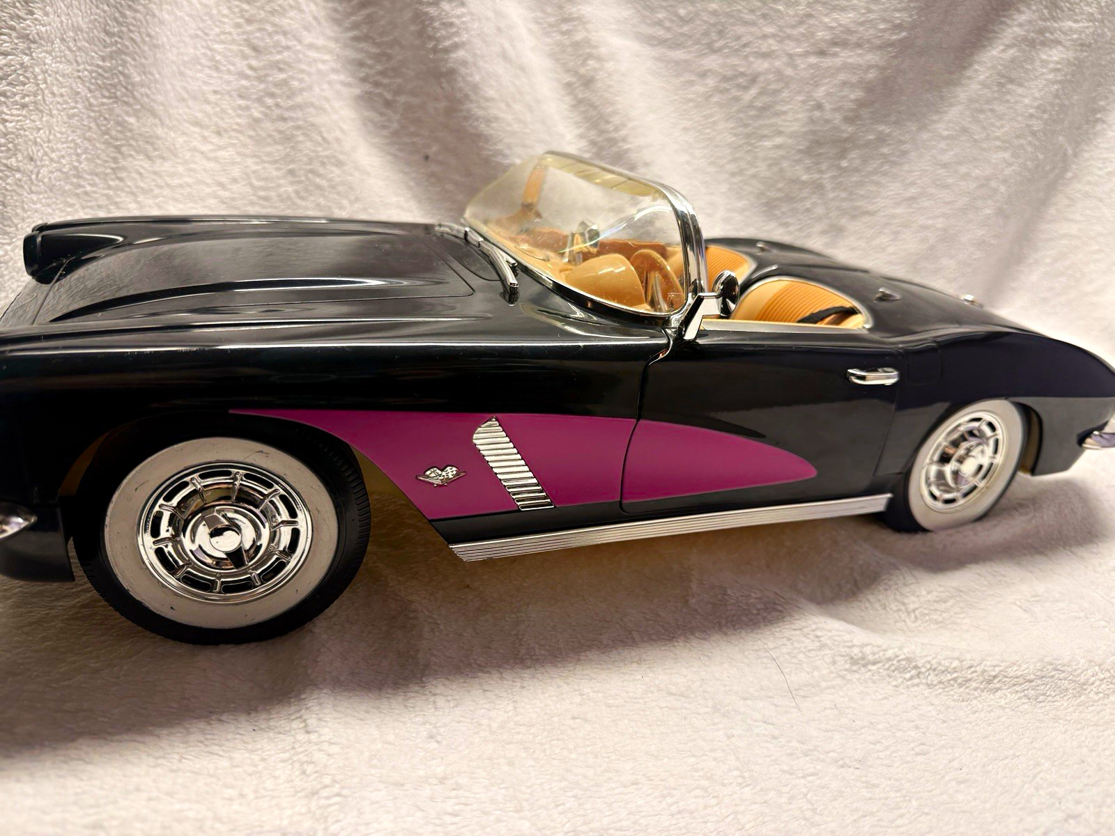 Rare MGA Entertainment 1962 Corvette Diecast 1/18 Model Car Body Shells Black GM Rare MGA Entertainment 1962 Corvette Diecast 1/18 Model Car Body Shells Black GM