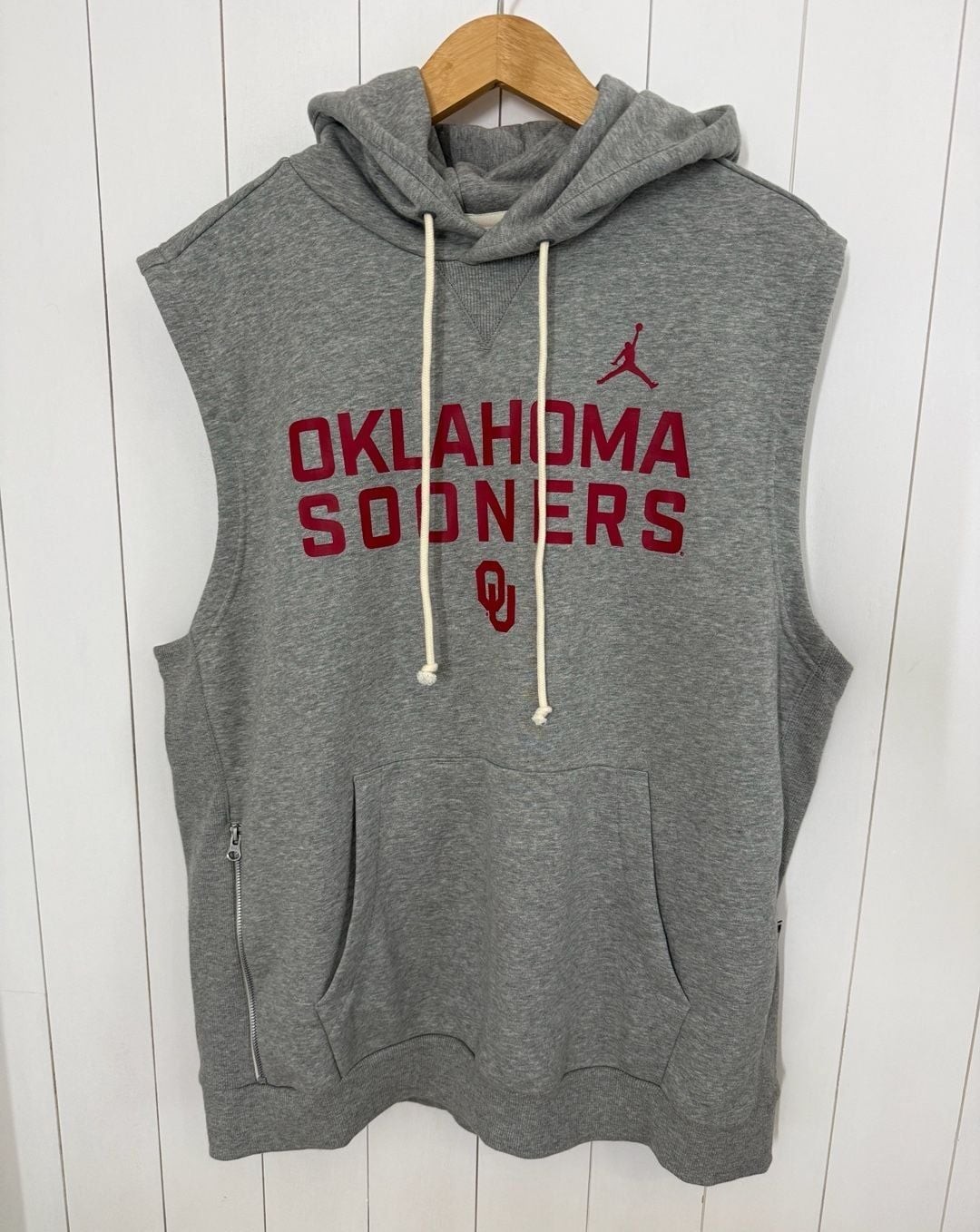 Jordan Oklahoma Sooners Size XL Sleeveless Hoodie Standard Issue Dri-FIT Jordan Oklahoma Sooners Size XL Sleeveless Hoodie Standard Issue Dri-FIT