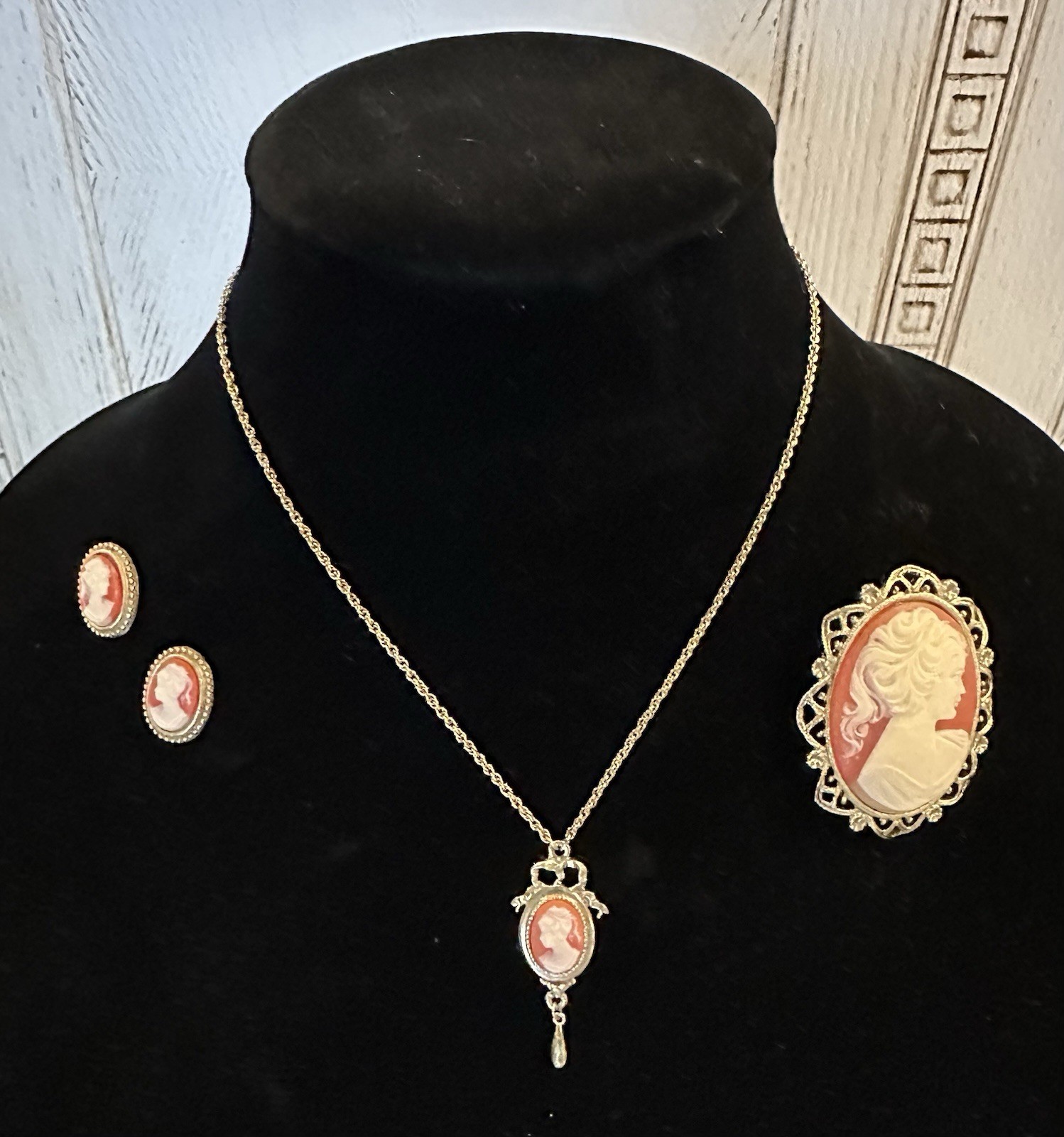 Vintage style 1928 Cameo Set
