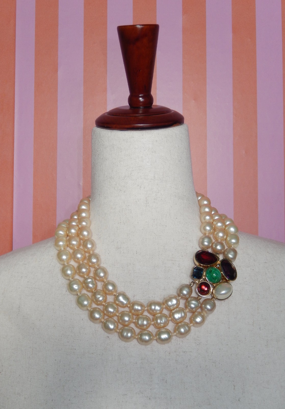 Vintage Ciner Baroque Pearl Triple Strand Cabochon Clasp Gripoix Necklace Vintage Ciner Baroque Pearl Triple Strand Cabochon Clasp Gripoix Necklace