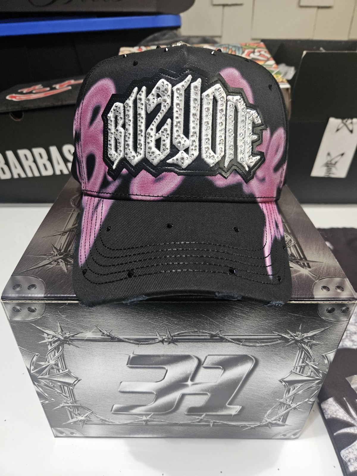 Thirty One Hats x Baez “Buzy One Graffiti Pink” Full Set Thirty One Hats x Baez “Buzy One Graffiti Pink” Full Set