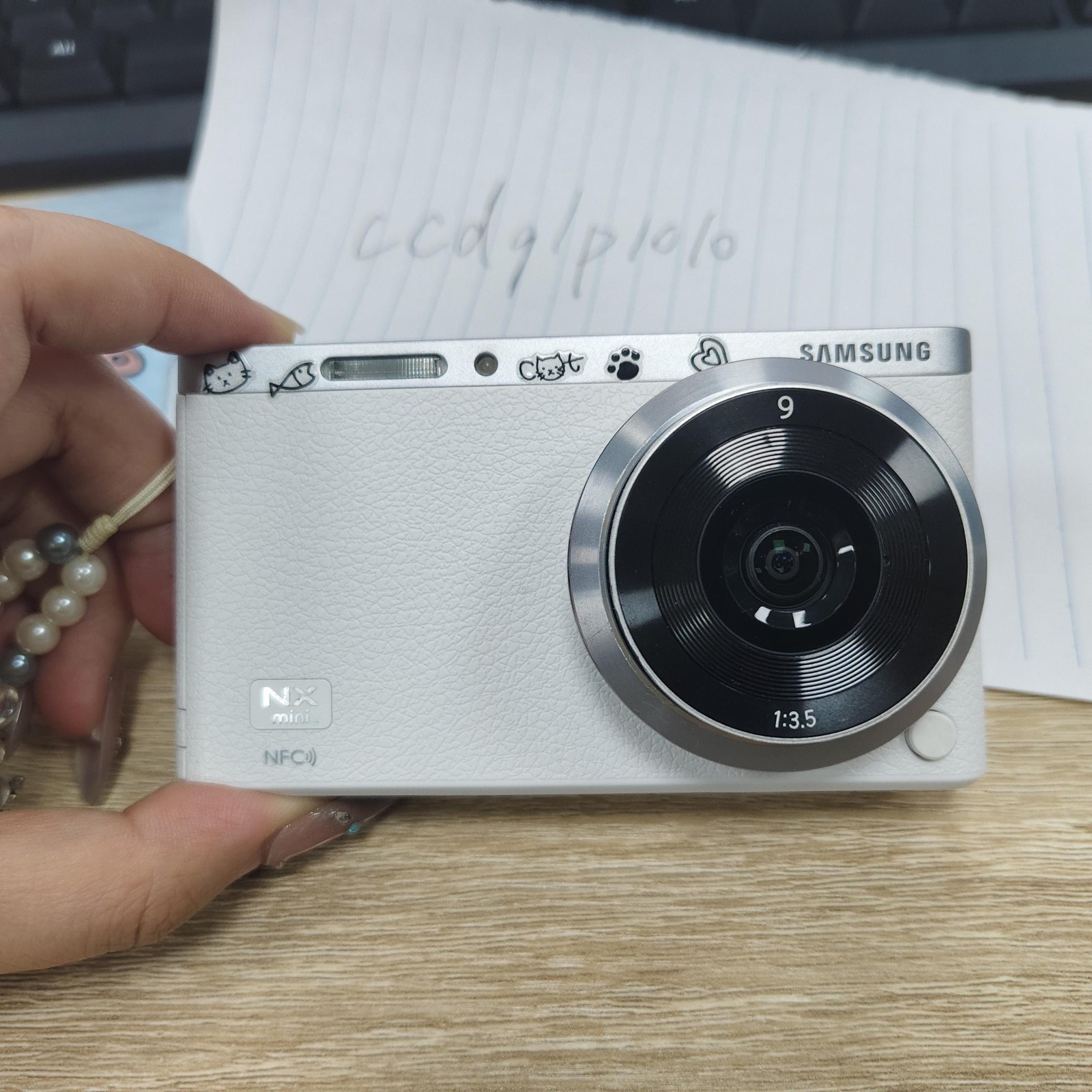 Samsung NX Mini 20.5MP Digital Camera  White Kit with NX-M 9mm Zoom lens 95% New