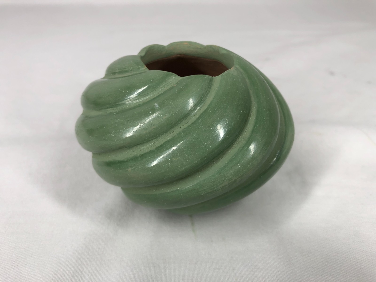WONDERFUL VINTAGE JEMEZ PUEBLO POTTERY CARVED SWIRL MELON BOWL BY MARCELLA YEPA