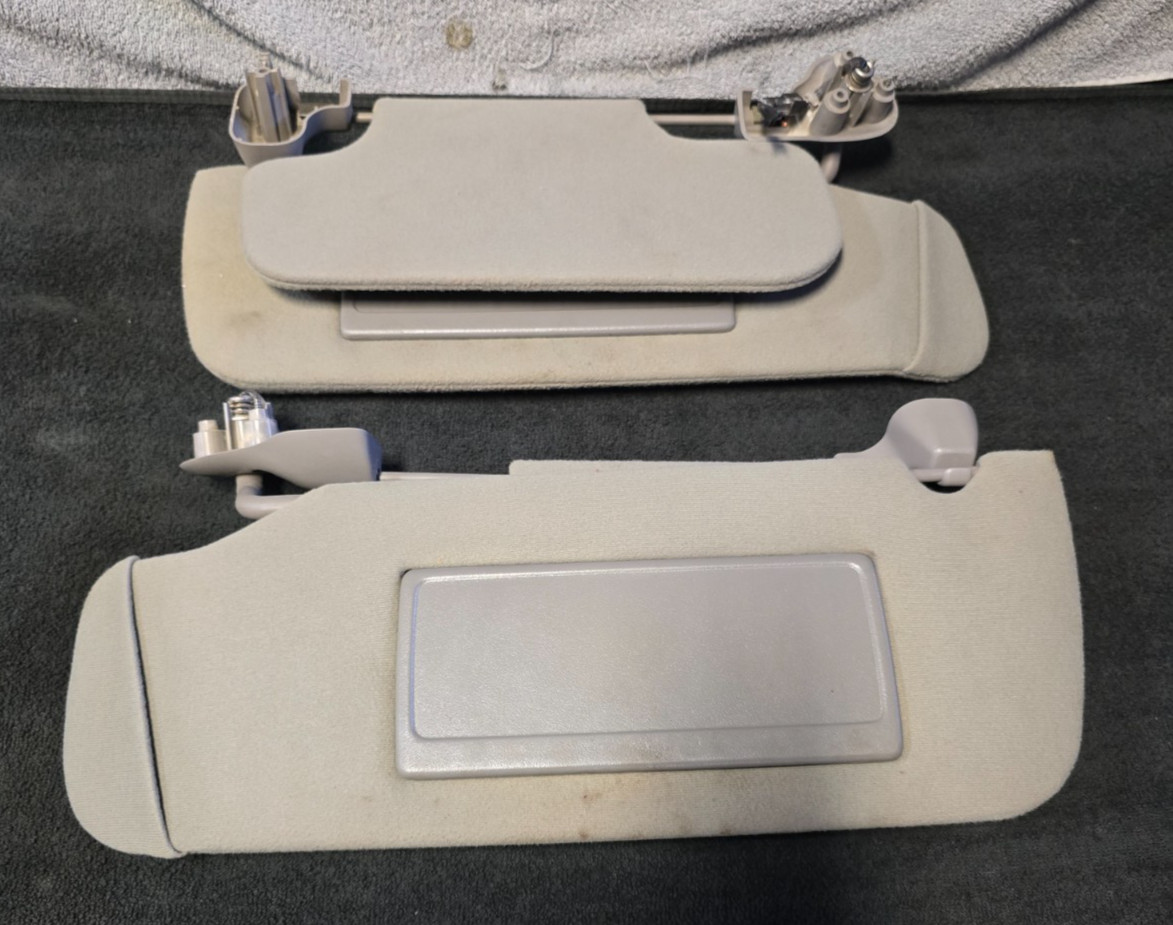 01 GMC Chevy Tahoe Suburban 1500 Sun Visor Sunvisor Driver Passenger Pair 99-06