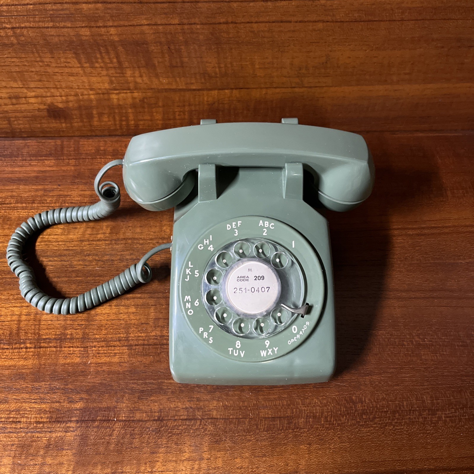 Vintage 1979 Western Electric Bell System 500DM Avocado Green Rotary Phone Vintage 1979 Western Electric Bell System 500DM Avocado Green Rotary Phone