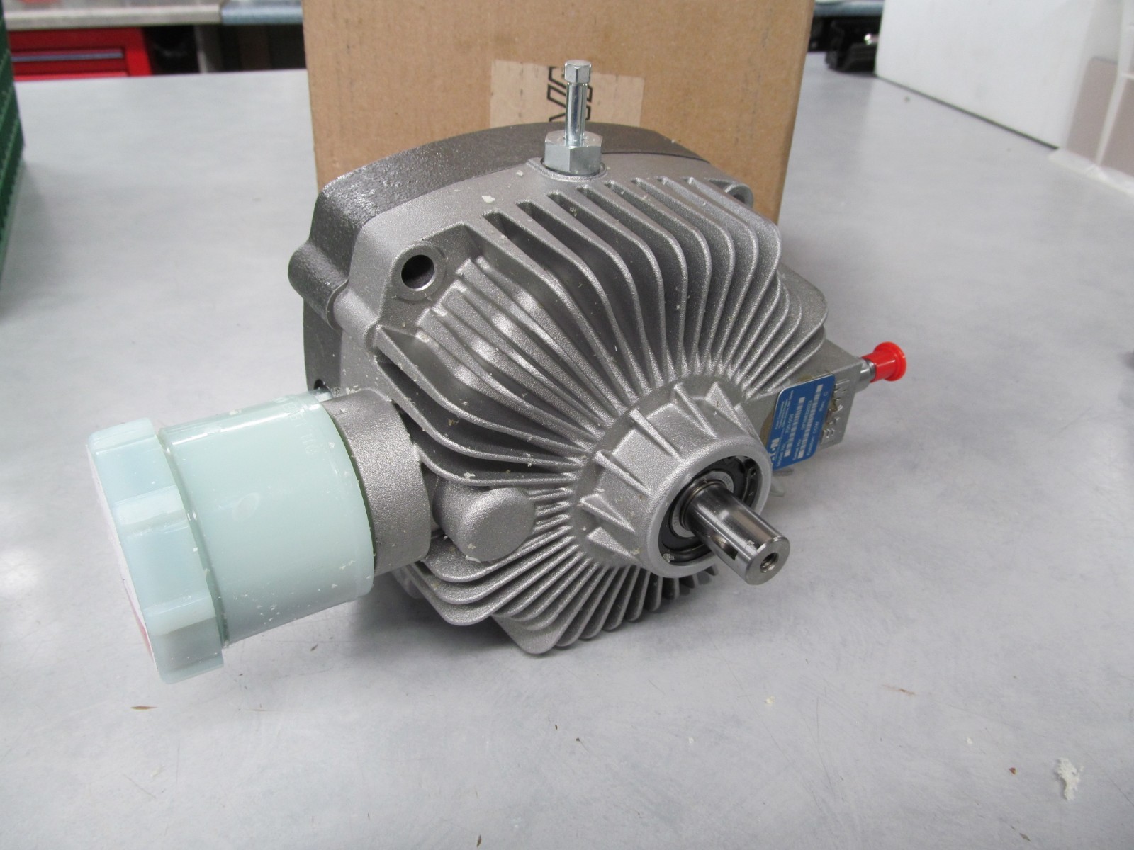OEM NEW GENUINE WALKER MOWER PART 5025 CCW HYDROSTATIC TRANSMISSION