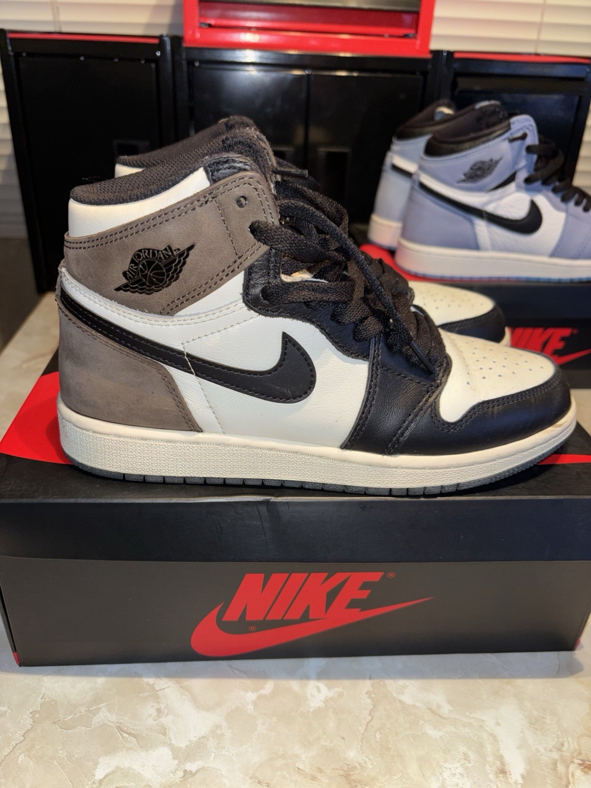 Jordan Air Jordan 1 Men’s High Top Suede Colorblock Lace-Up Rubber Sole Jordan Air Jordan 1 Men’s High Top Suede Colorblock Lace-Up Rubber Sole