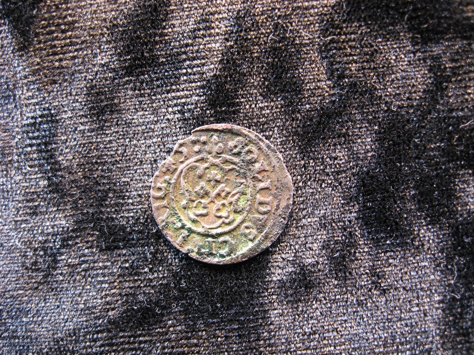 tiny old world coin SWEDEN Livonia Riga 1 solidus KM21 1634-1654 (368)