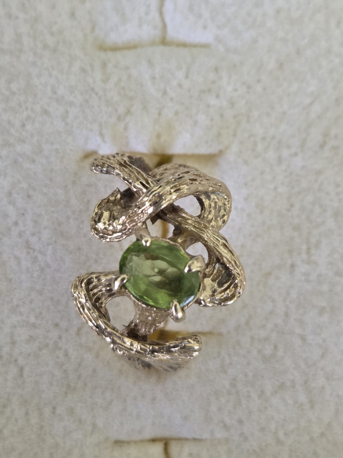 Vintage 14k Unique Peridot Ring Vintage 14k Unique Peridot Ring