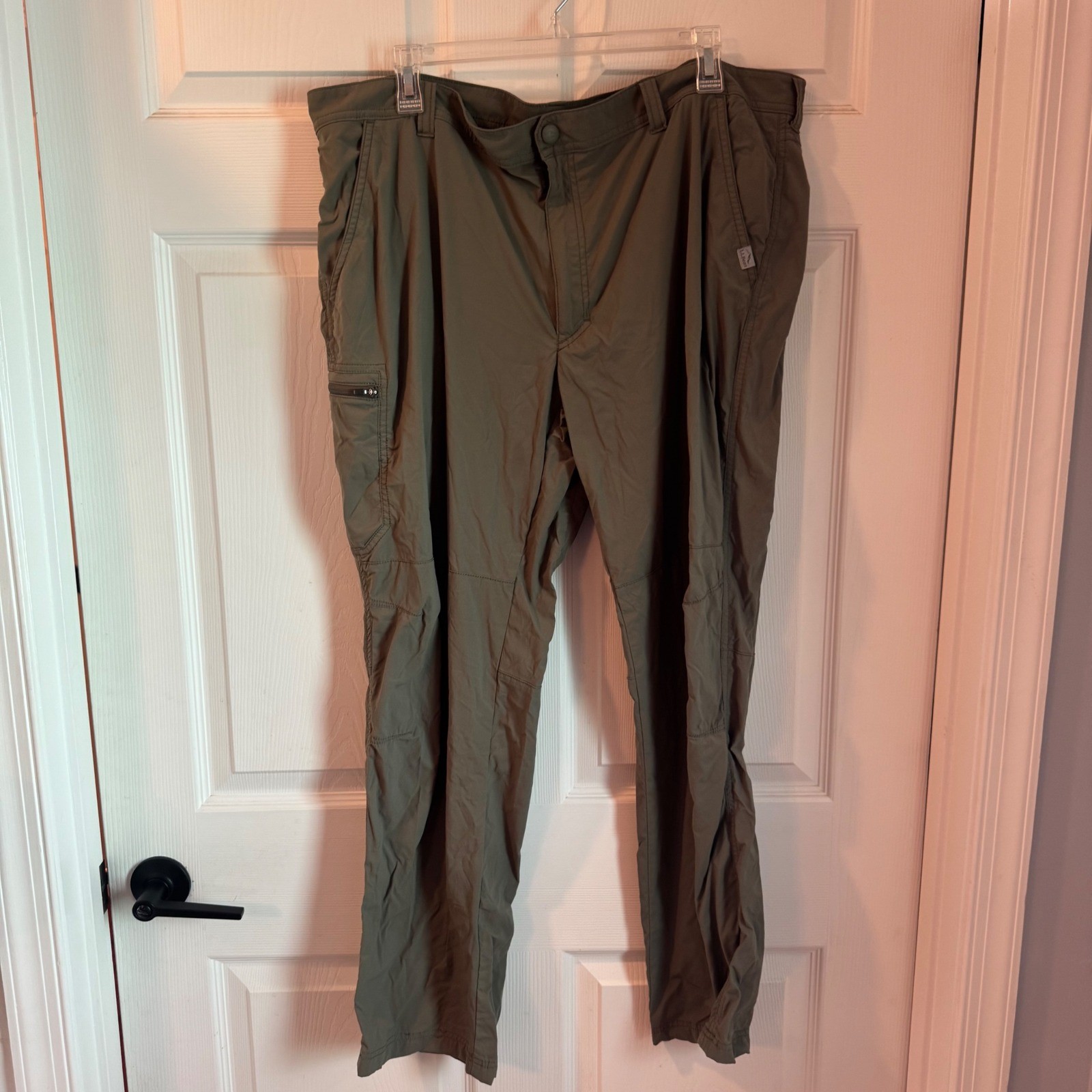L.L. Bean Hiking Pants Mens 42x30 Olive Green Stretch Cargo 524788