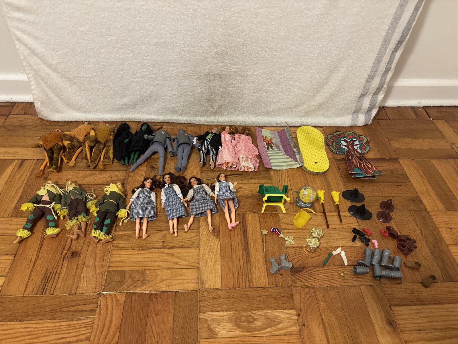 HUGE Lot of 1970\'s MEGO WIZARD of OZ figures and parts HUGE Lot of 1970\'s MEGO WIZARD of OZ figures and parts