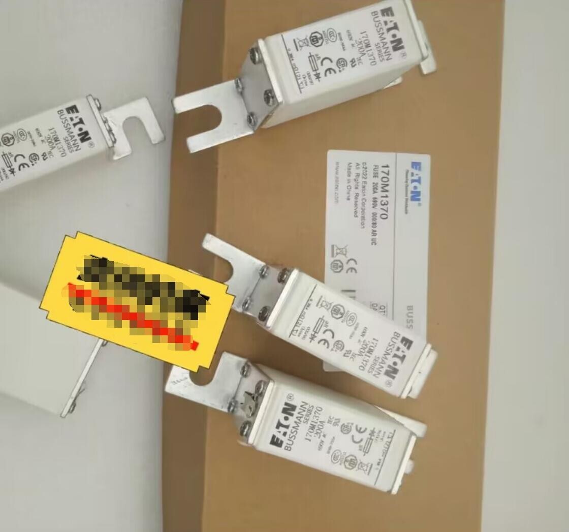 10PCS/1Box 200A 690V Moeller Bussmann 170M1370 Fuses 10PCS/1Box 200A 690V Moeller Bussmann 170M1370 Fuses