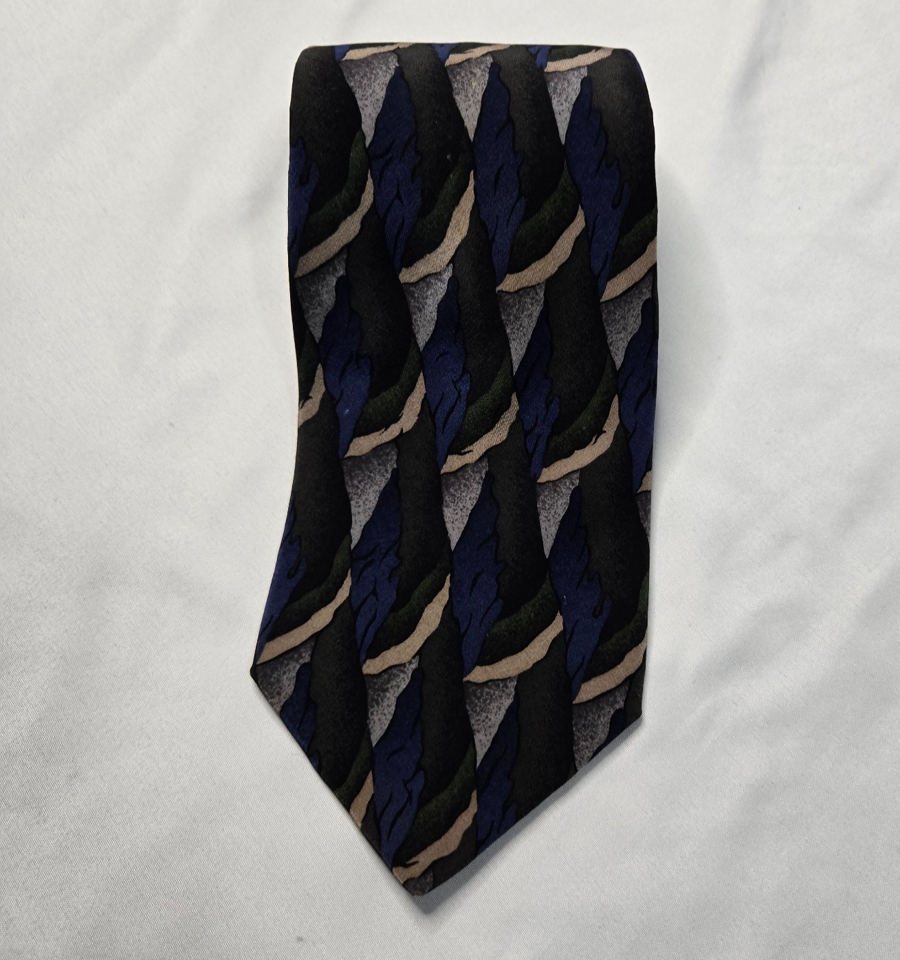 Vintage Honors 100% Silk Tie Abstract Geometric Blue Gray Black Men’s Necktie Vintage Honors 100% Silk Tie Abstract Geometric Blue Gray Black Men’s Necktie