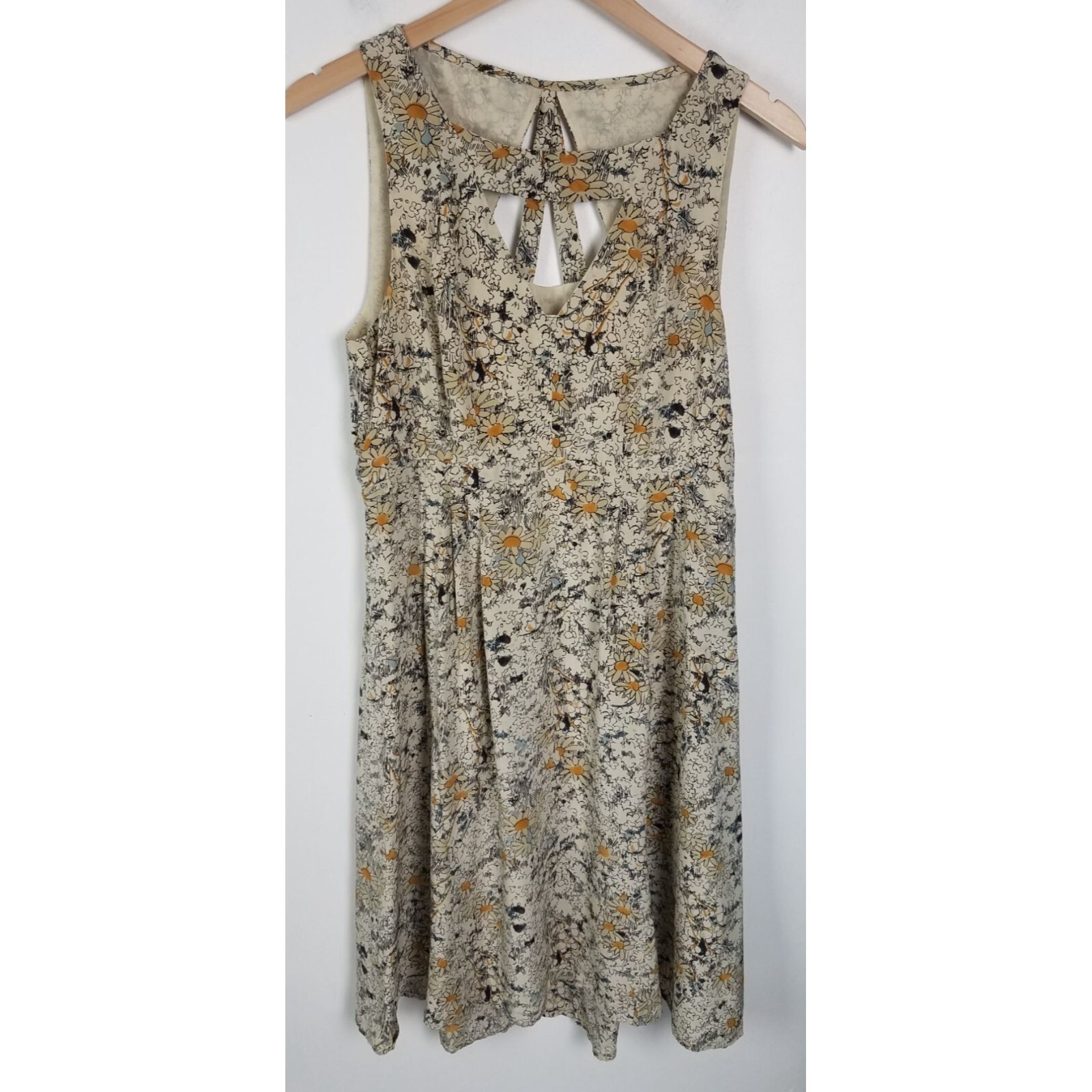 Anthro Moulinette Soeurs Sz. 8 100% Silk Daisy Floral Fan Cut Iberis Dress Anthro Moulinette Soeurs Sz. 8 100% Silk Daisy Floral Fan Cut Iberis Dress