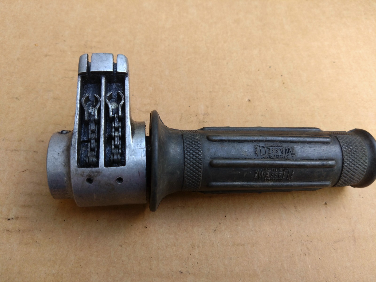 WASSELL 533 VINTAGE THROTTLE TWIST GRIP FOR TWIN PULL CARB (BSA A65 ETC) WASSELL 533 VINTAGE THROTTLE TWIST GRIP FOR TWIN PULL CARB (BSA A65 ETC)