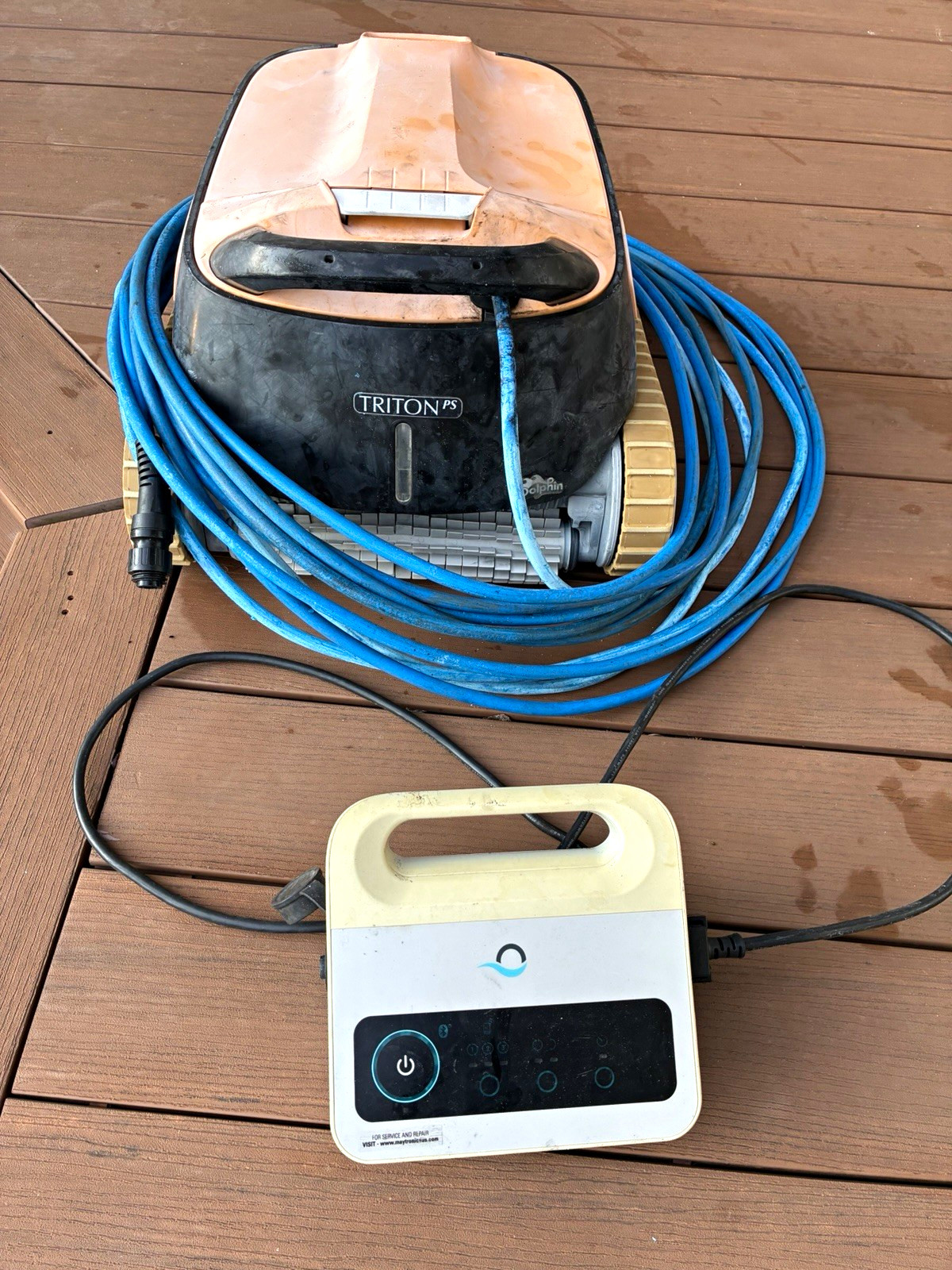 Working Maytronics Dolphin Triton PS Pool Cleaner Working Maytronics Dolphin Triton PS Pool Cleaner