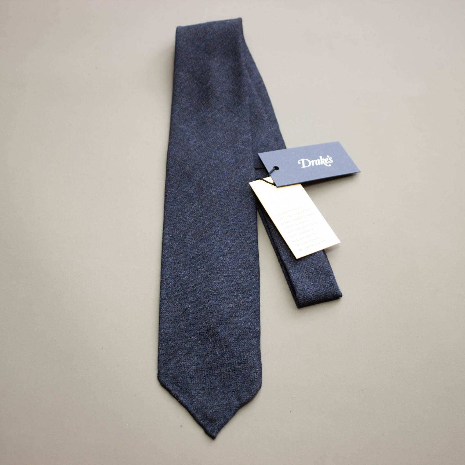 Drake’s Navy Solid Hand Rolled Tie / RRP £175 / Handmade in London / BNWT