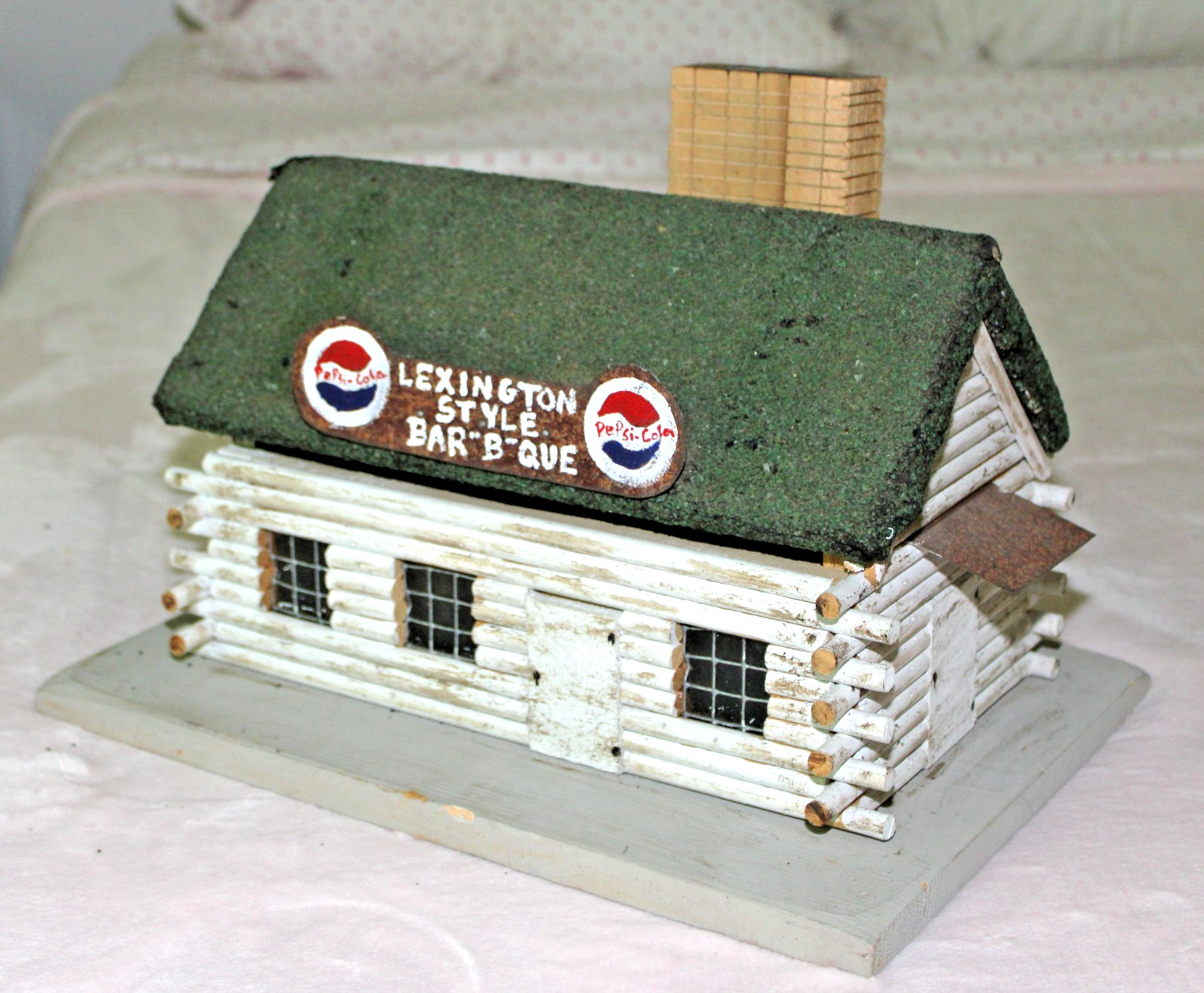 VINTAGE LEXINGTON NC BBQ LOG CABIN BIRDHOUSE FOLK ART PEPSI PRIMITIVE HANDCRAFT