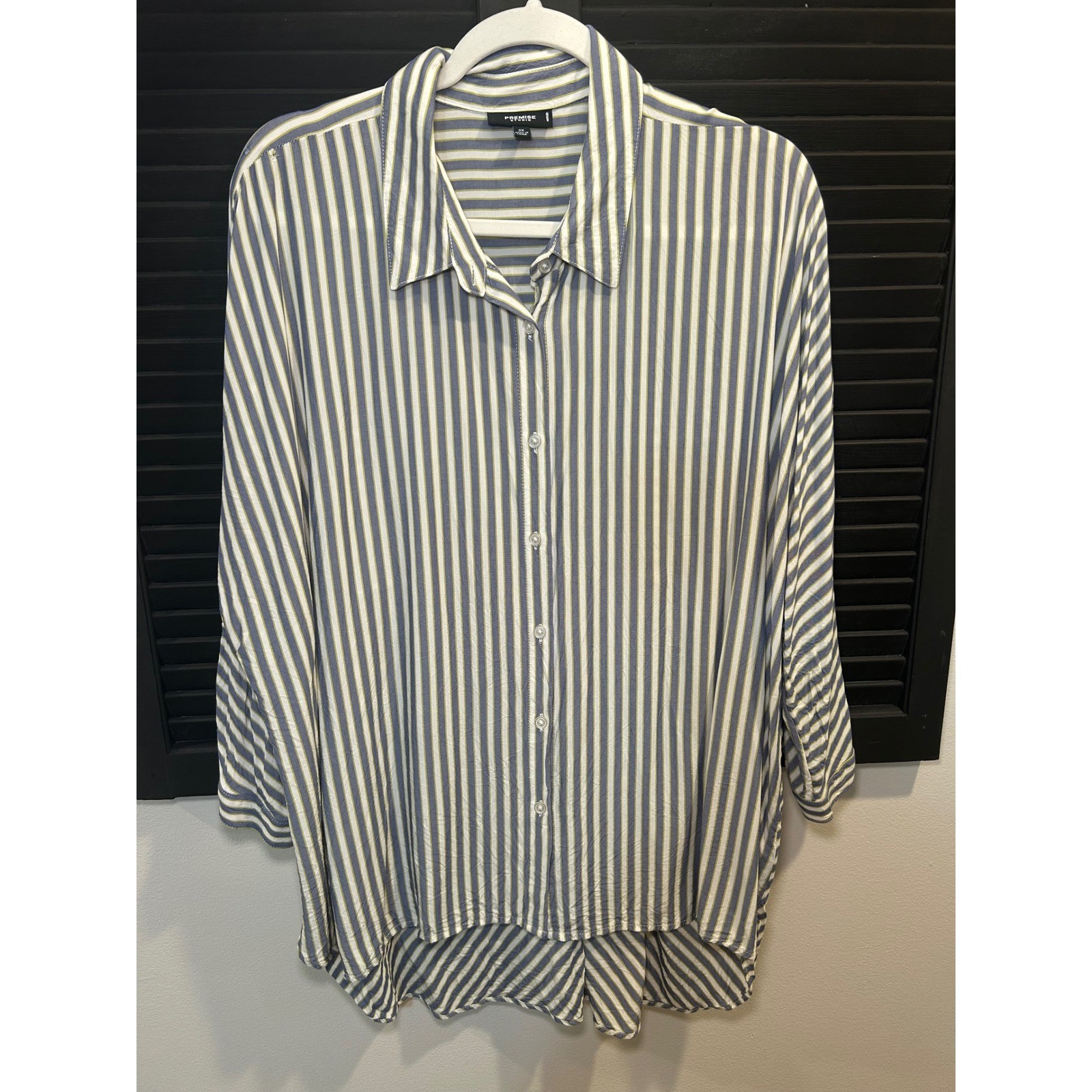 Premise Studio Women 3X Blue White Striped Rayon Button Down High Low Shirt Premise Studio Women 3X Blue White Striped Rayon Button Down High Low Shirt