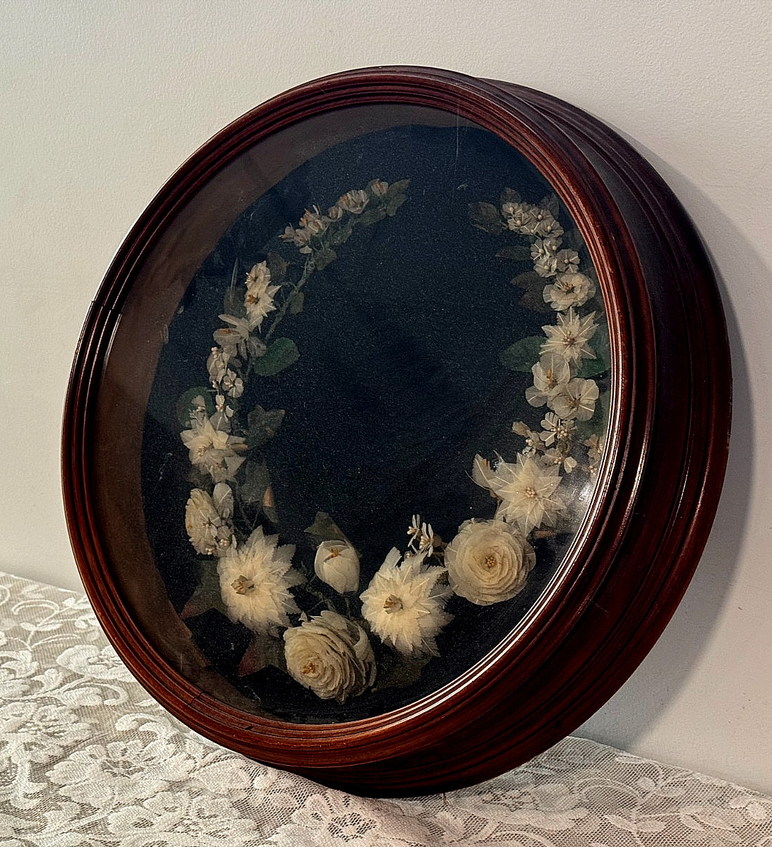 Antique Victorian Walnut Shadow Box Mourning Wreath Floral 20\ Antique Victorian Walnut Shadow Box Mourning Wreath Floral 20\