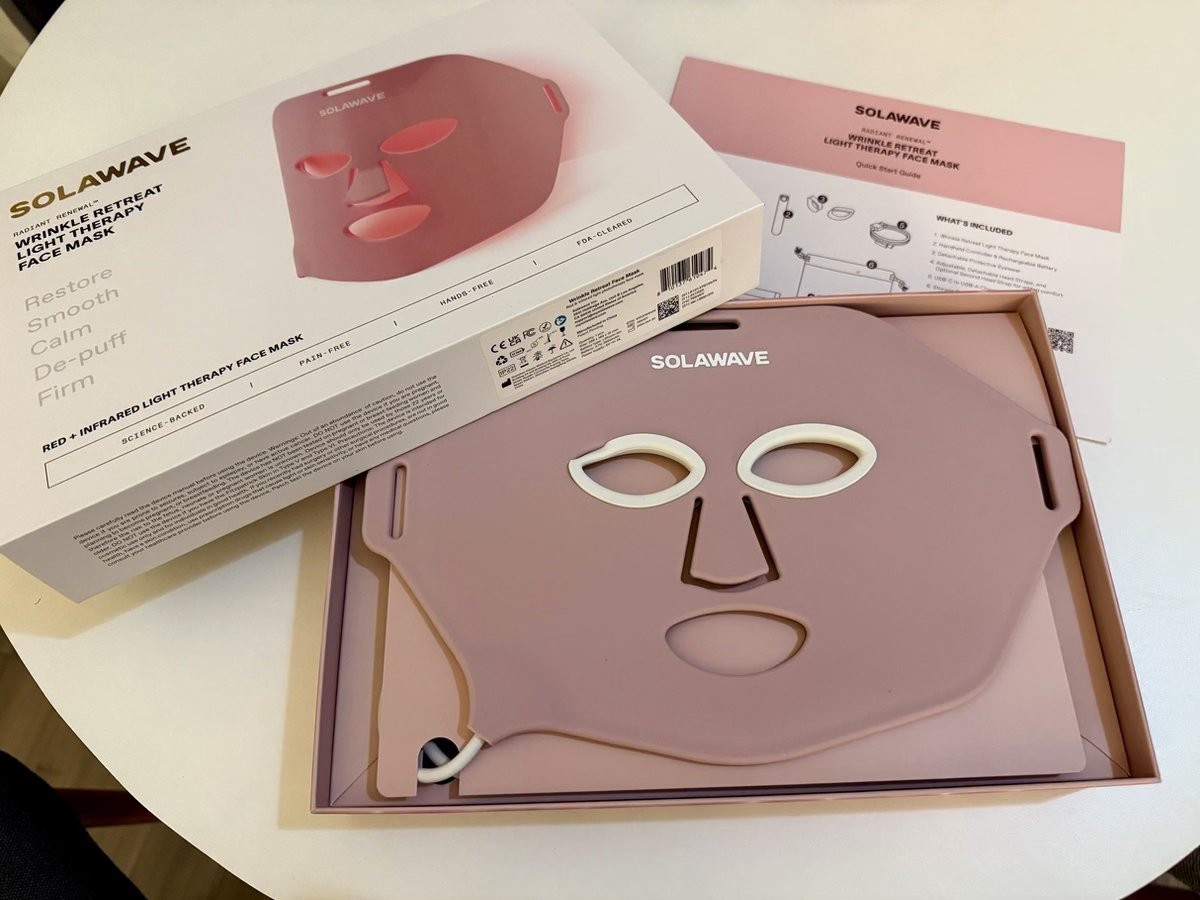 Solawave Wrinkle Retreat Light Therapy Face Mask - Red Light + Infrared Solawave Wrinkle Retreat Light Therapy Face Mask - Red Light + Infrared