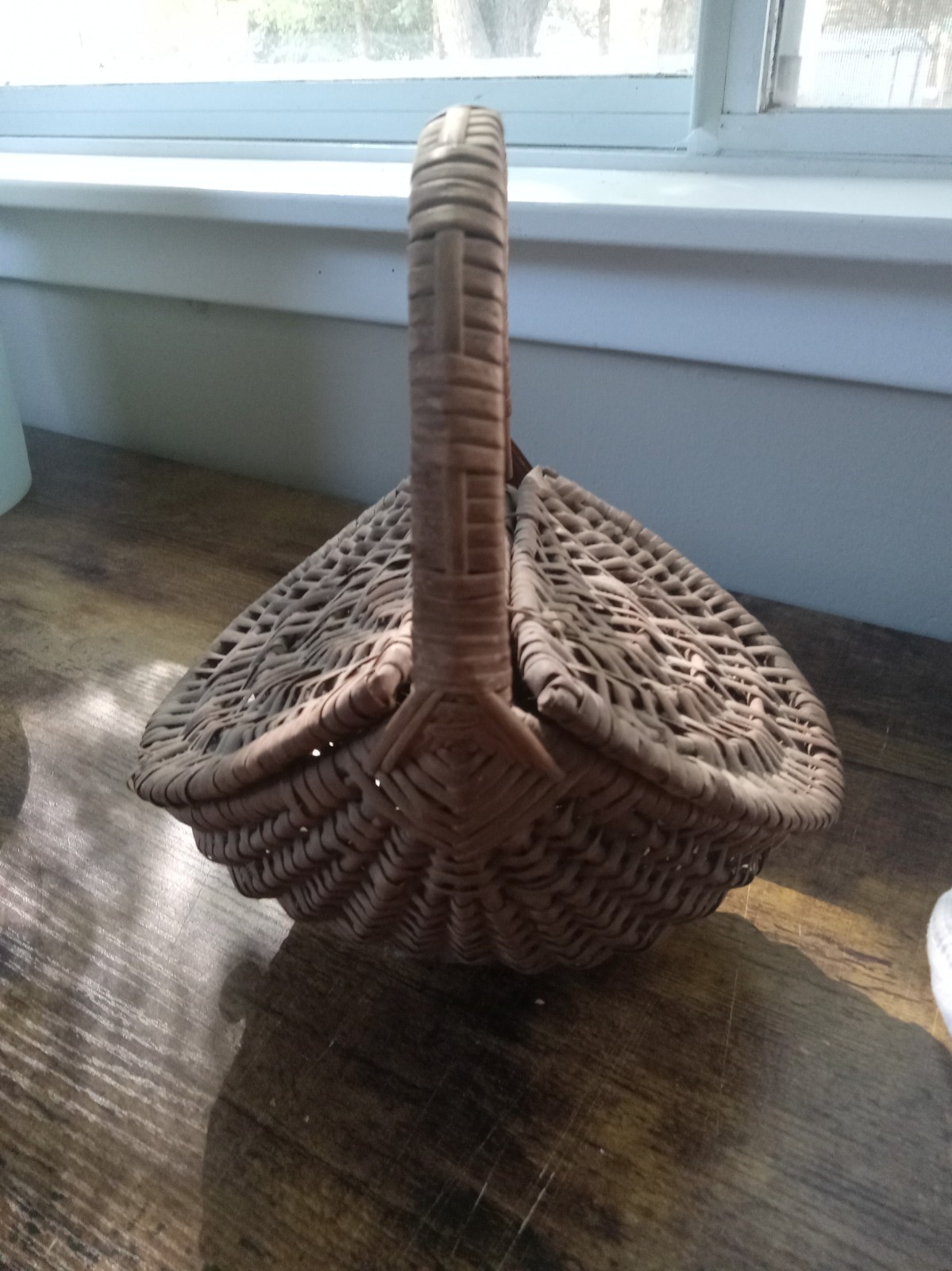 Antique Early 1900’s Primitive Split Open Egg Basket Antique Early 1900’s Primitive Split Open Egg Basket