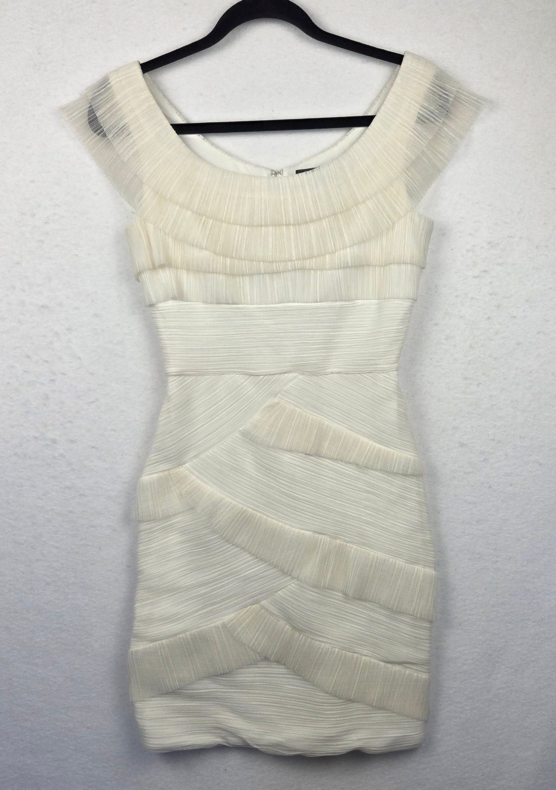 BCBGMAXAZRIA Briana Pleated Ruffle Cocktail Bridal Dress Size 4 BCBGMAXAZRIA Briana Pleated Ruffle Cocktail Bridal Dress Size 4