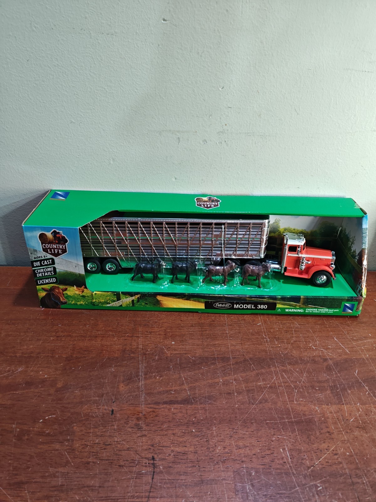 New Ray 1/43 Peterbilt Model 380 Diecast W/ Plastics Tractor Trailer With Animal New Ray 1/43 Peterbilt Model 380 Diecast W/ Plastics Tractor Trailer With Animal