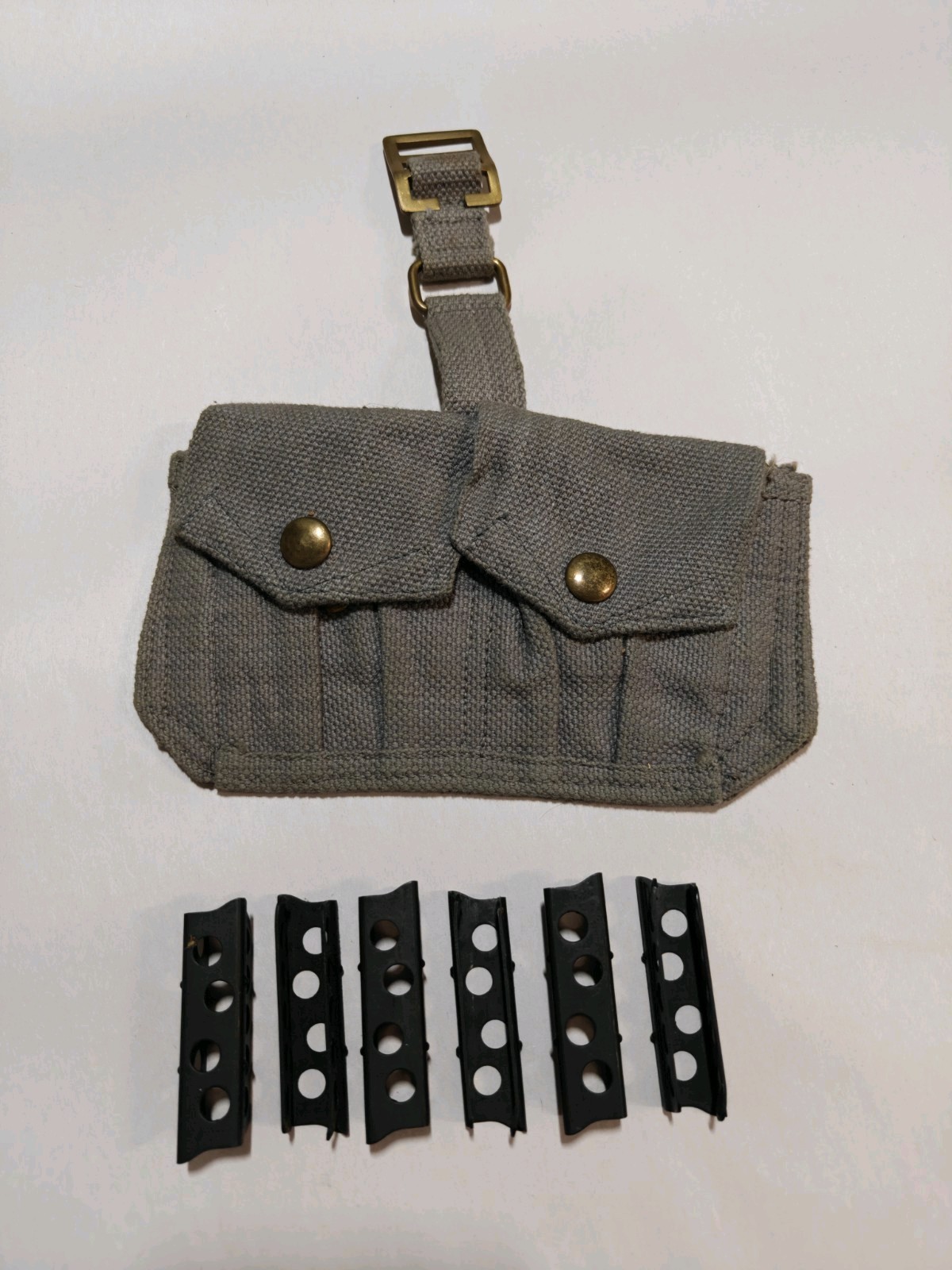 SET OF 6 BRITISH LEE ENFIELD 303 CLIPS WITH 2 POCKET AMMO POUCH SET OF 6 BRITISH LEE ENFIELD 303 CLIPS WITH 2 POCKET AMMO POUCH