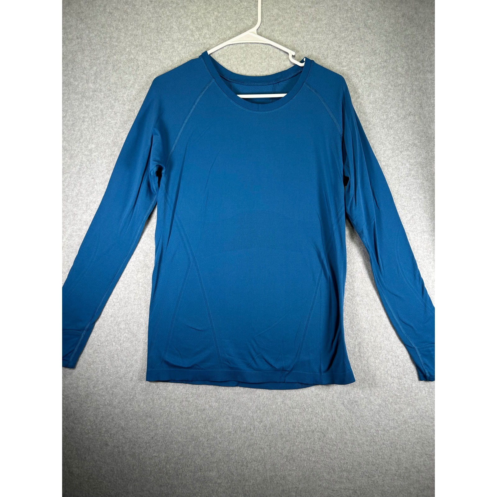 Athleta Momentum Seamless Long Sleeve Top Womens Medium M Teal Blue Gripper Hem Athleta Momentum Seamless Long Sleeve Top Womens Medium M Teal Blue Gripper Hem