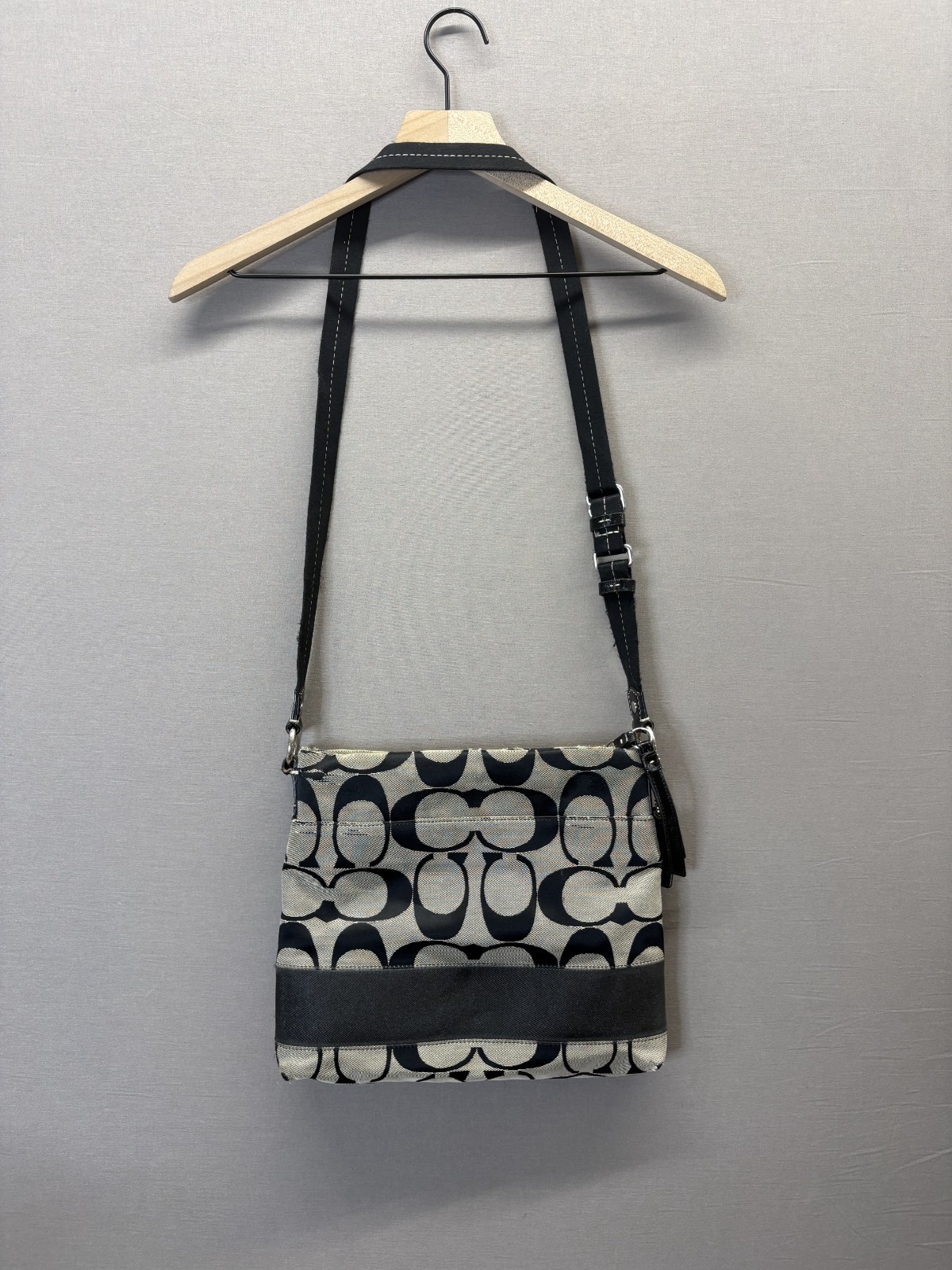 Vintage Coach Womens Signature Striped File Bag Crossbody Purse Graphic Print Vintage Coach Womens Signature Striped File Bag Crossbody Purse Graphic Print