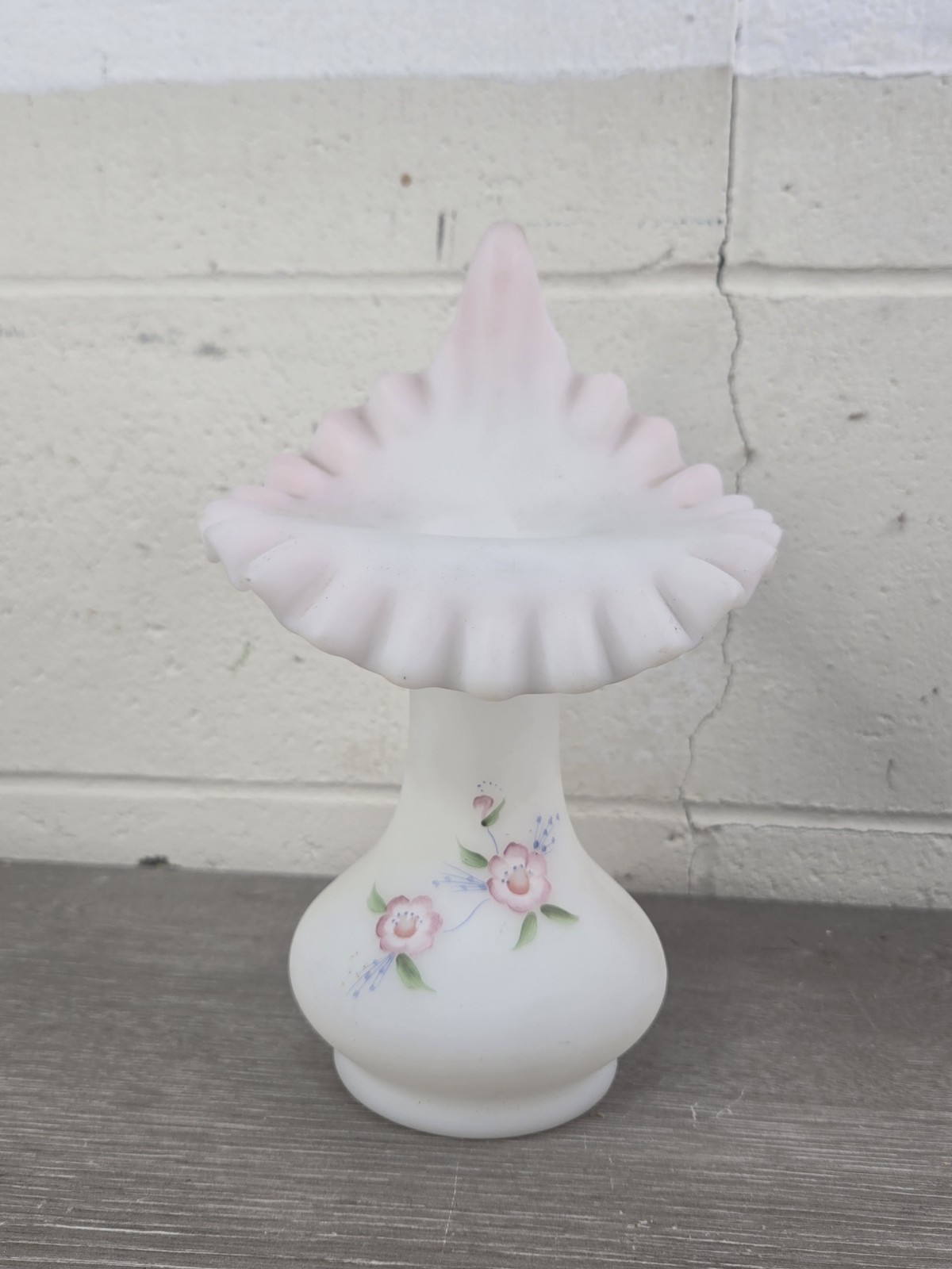 Fenton Frosted White/Pink Meadow Blossoms 1991 Fluted Tulip Ruffled Vase