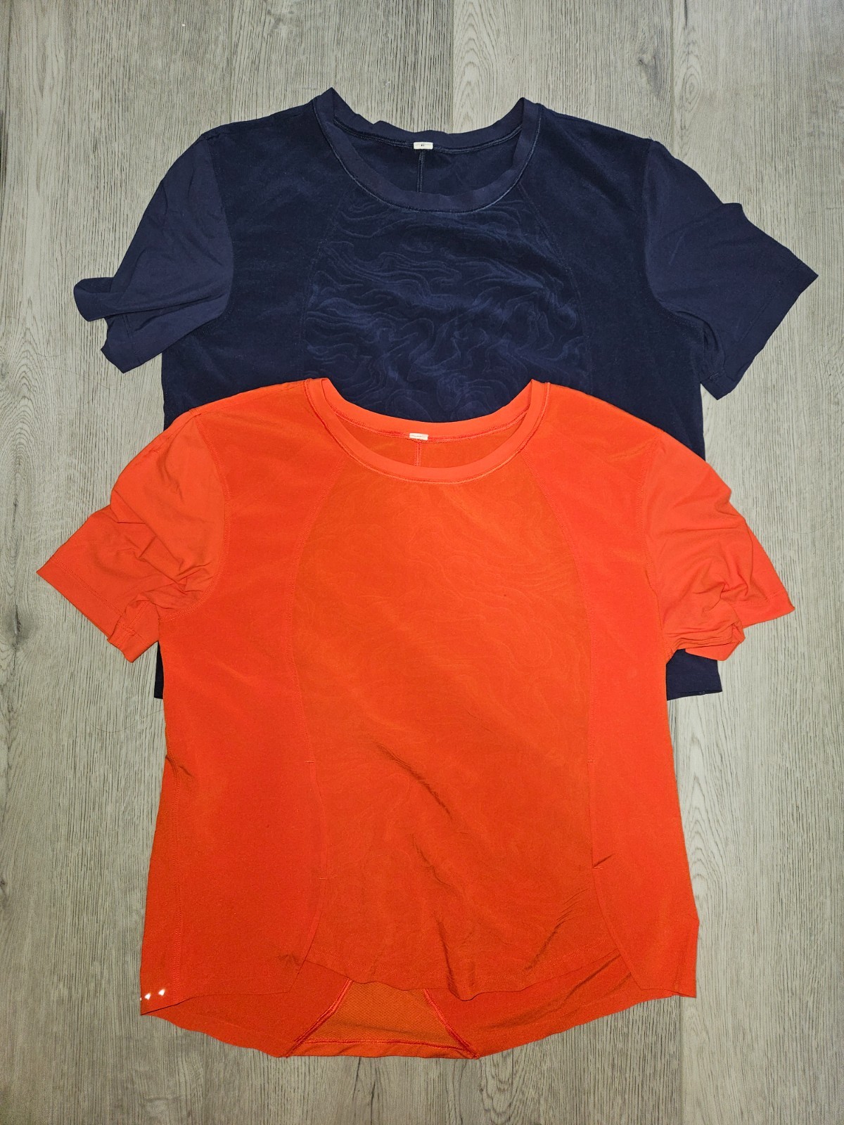 Nwot lot lululemon shirt run, light 6 Nwot lot lululemon shirt run, light 6