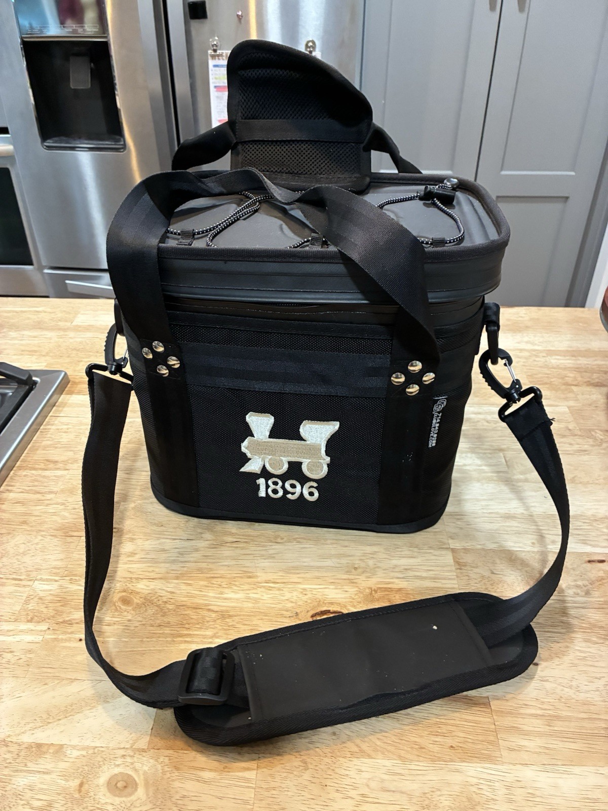 Club Glove Ballistic Cart Cooler Black Chattanooga golf And Country Club Rare Club Glove Ballistic Cart Cooler Black Chattanooga golf And Country Club Rare