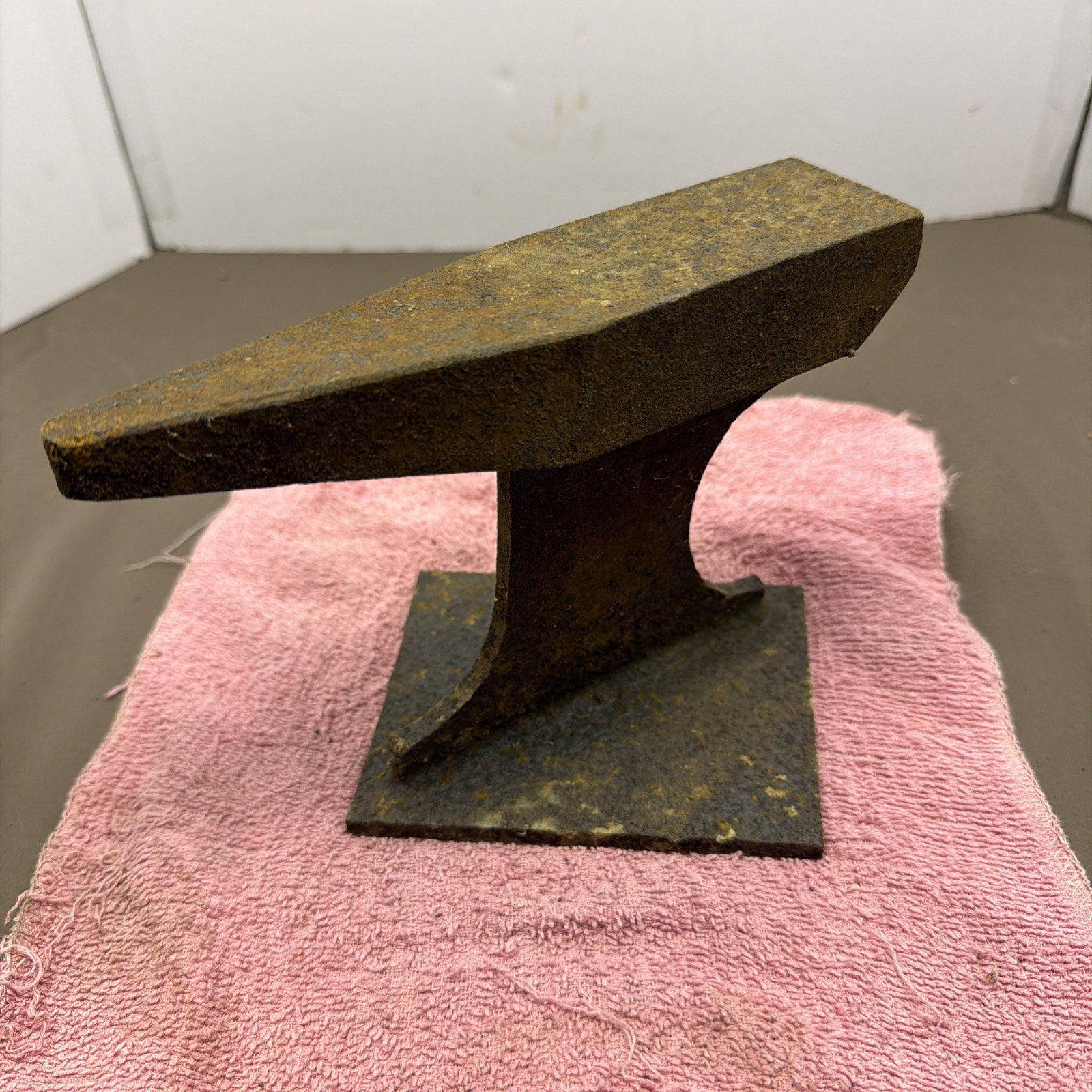 Vintage Anvil 5.9. Lbs. 7.5” Long X 2.75” Wide. Possibly Handmade. Rusty. Nice. Vintage Anvil 5.9. Lbs. 7.5” Long X 2.75” Wide. Possibly Handmade. Rusty. Nice.