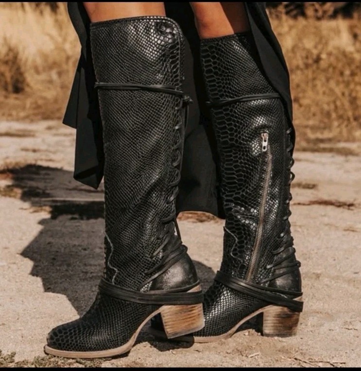 NEW Freebird by Steven Women Coal Black Snake Boots Size 8 Gorgeous