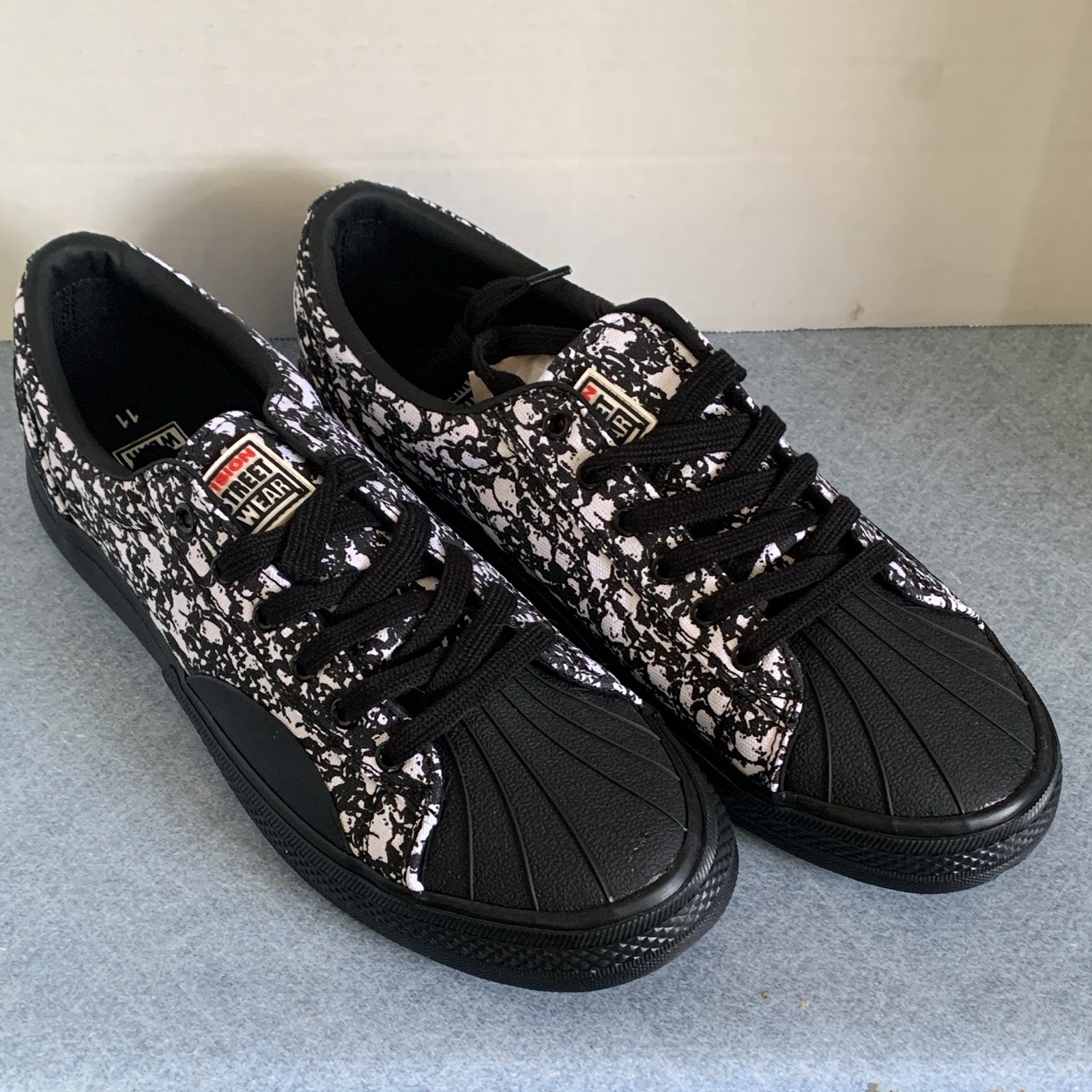 Vision Street Wear Canvas OG-LO Black/White Skulls Lace-Up Sneakers Men’s 11 Vision Street Wear Canvas OG-LO Black/White Skulls Lace-Up Sneakers Men’s 11