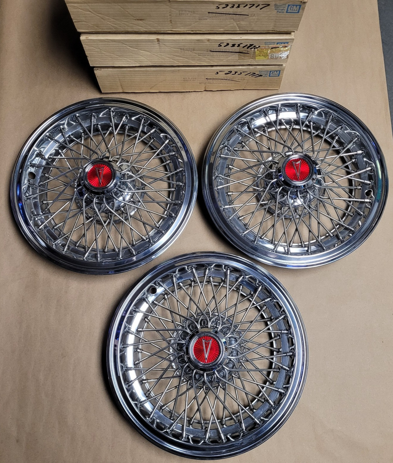 3 New NOS GM 52351717 Wire Spoke Hubcaps 1983-1989 Pontiac Parisienne RWD 15