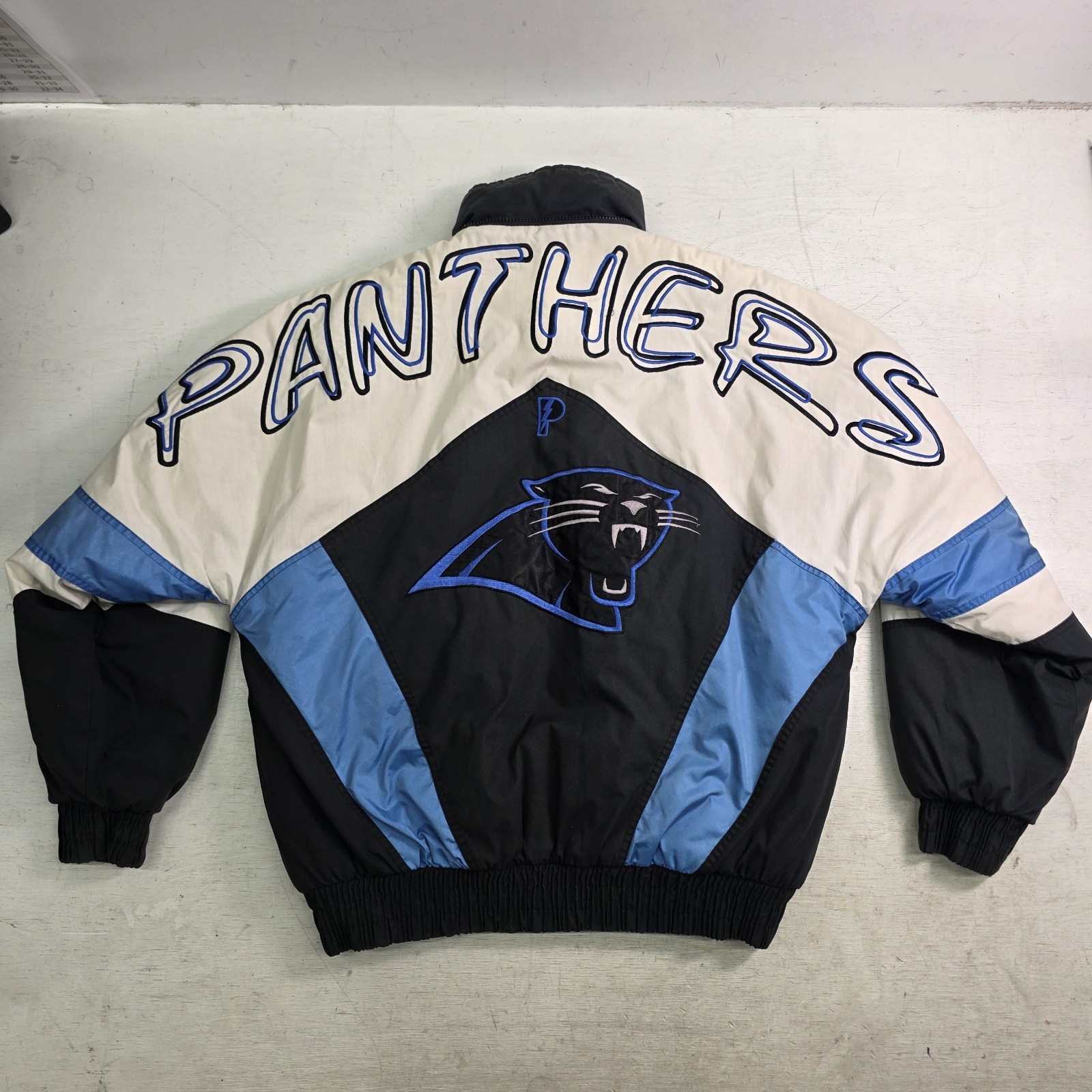 Vintage 90s NFL Carolina Panthers Pro Player Puffer Jacket Mens M Embroidered VG