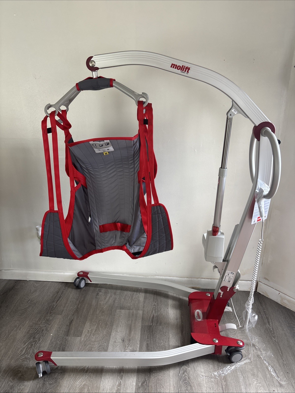 Molift Smart 150 Portable Patient Lift With Charger, Slings, Battery Molift Smart 150 Portable Patient Lift With Charger, Slings, Battery