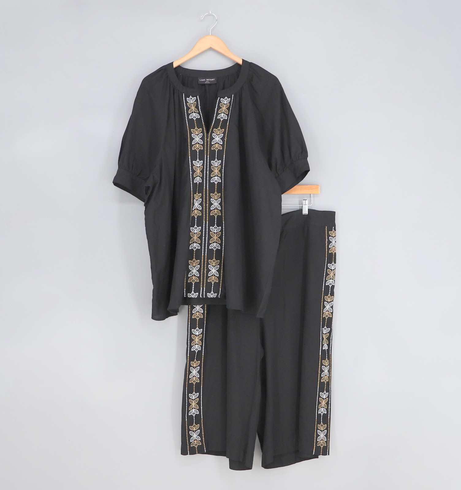 NEW LANE BRYANT Embroidered Notch-Neck Popover Blouse and Culotte Set Size 22/18