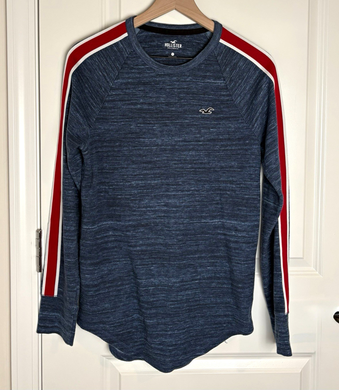 Hollister Men\'s Heathered Blue Crew Neck Long Sleeve T-Shirt Stripe size S/M Hollister Men\'s Heathered Blue Crew Neck Long Sleeve T-Shirt Stripe size S/M