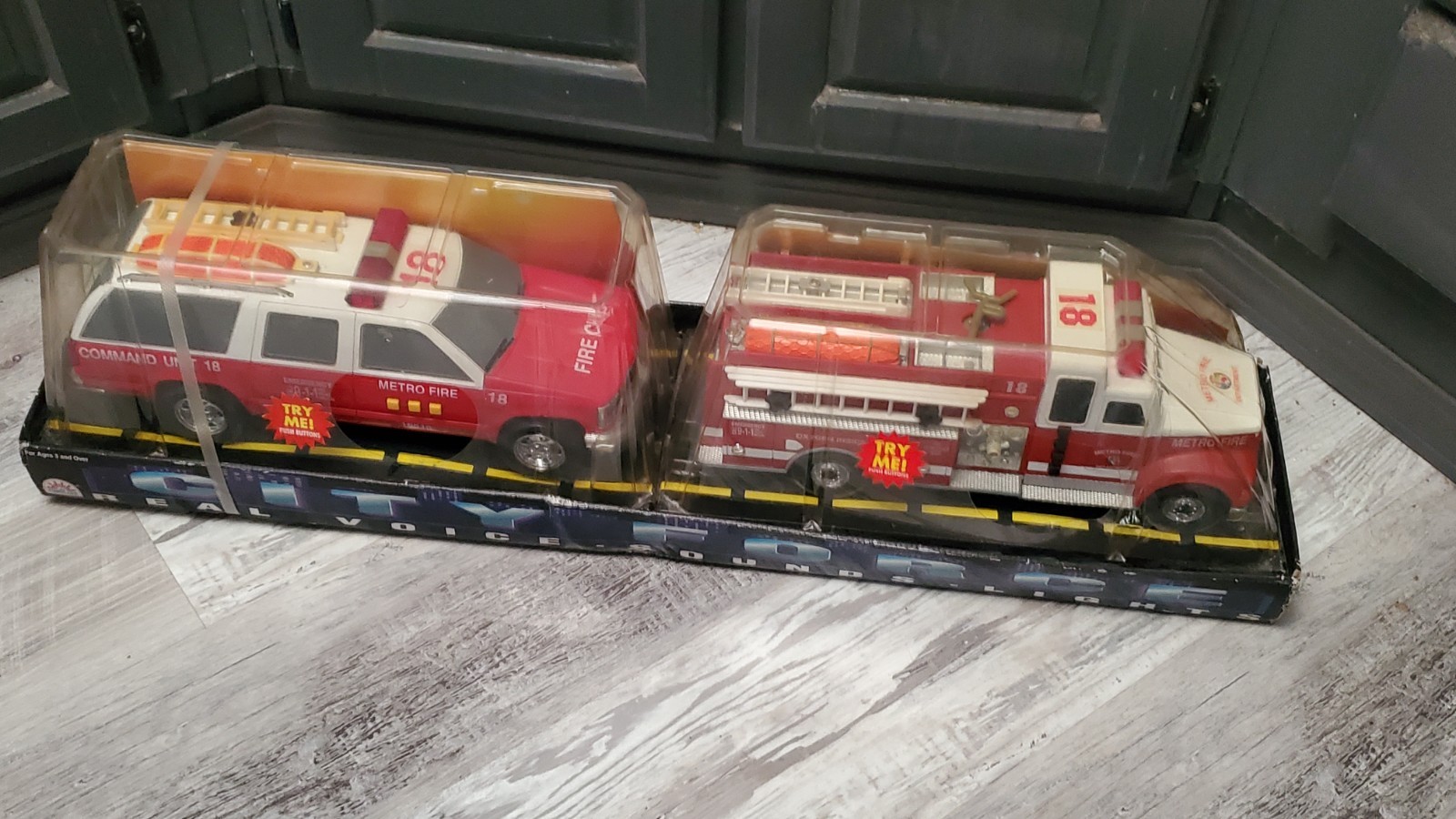 Vintage Funrise City Force Command Unit 18 Fire Chief & Metro Fire Truck - NIB