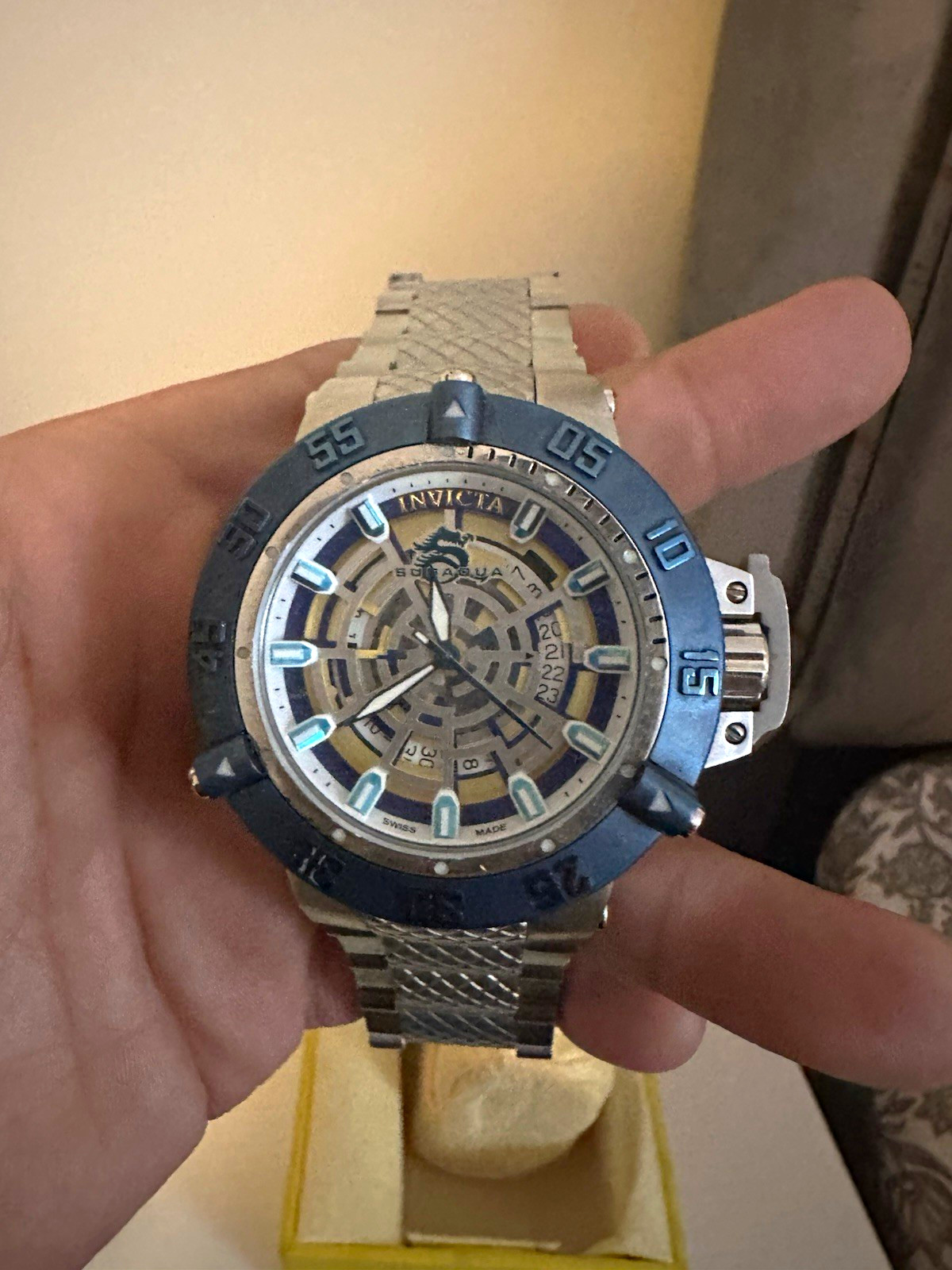 Invicta Subaqua Men’s Quartz Date Silver/Blue Dial Blue Bezel SS Watch Invicta Subaqua Men’s Quartz Date Silver/Blue Dial Blue Bezel SS Watch
