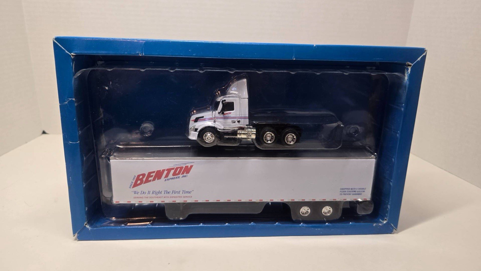 DG Productions 1/64 BENTON EXPRESS Semi Truck Tractor Trailer Model Replica