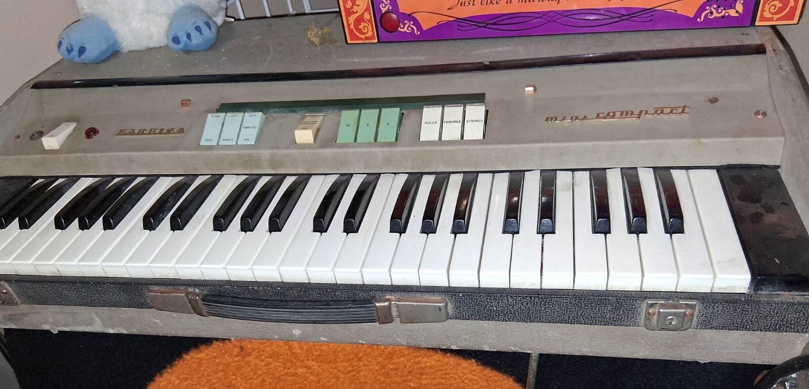 Farfisa Compact Vintage Combo Organ AS IS WORKING- Powers On W/ CASE- Farfisa Compact Vintage Combo Organ AS IS WORKING- Powers On W/ CASE-