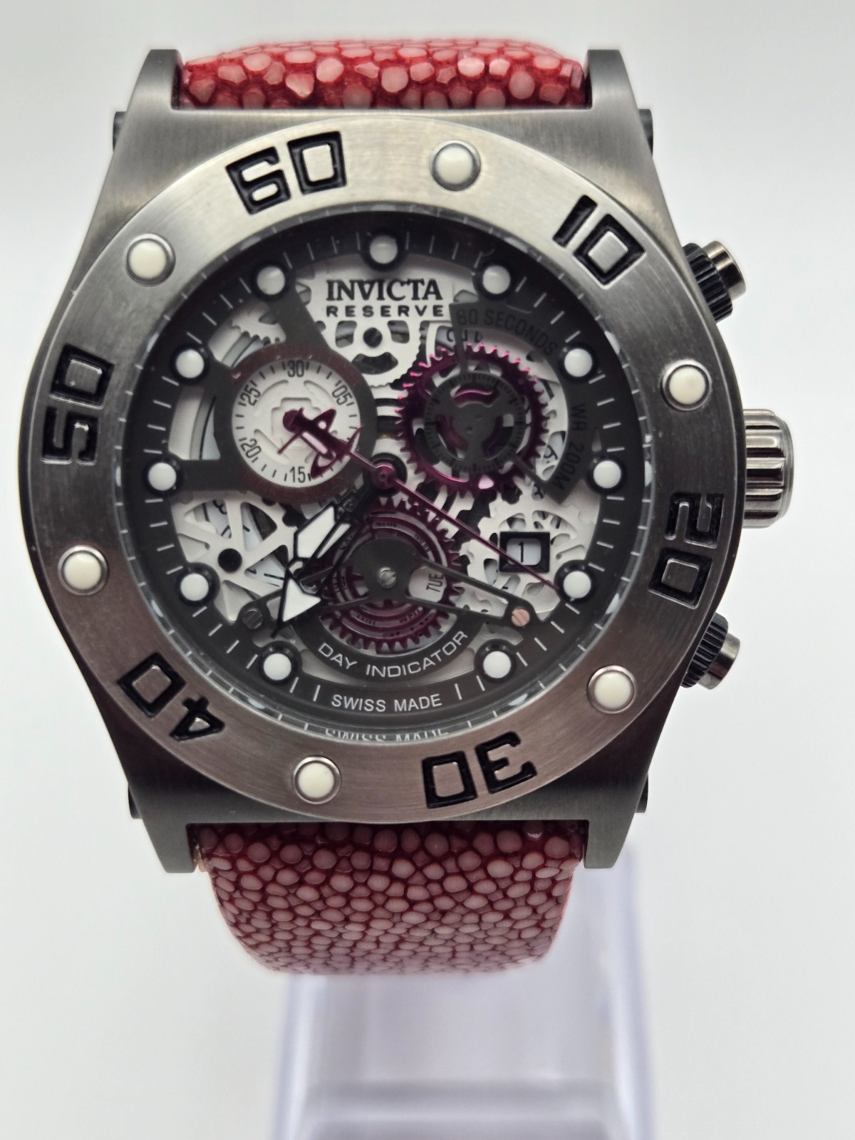 Rare & Unique Men\'s Swiss Chromograph with red Stingray band Invicta (17672) Rare & Unique Men\'s Swiss Chromograph with red Stingray band Invicta (17672)